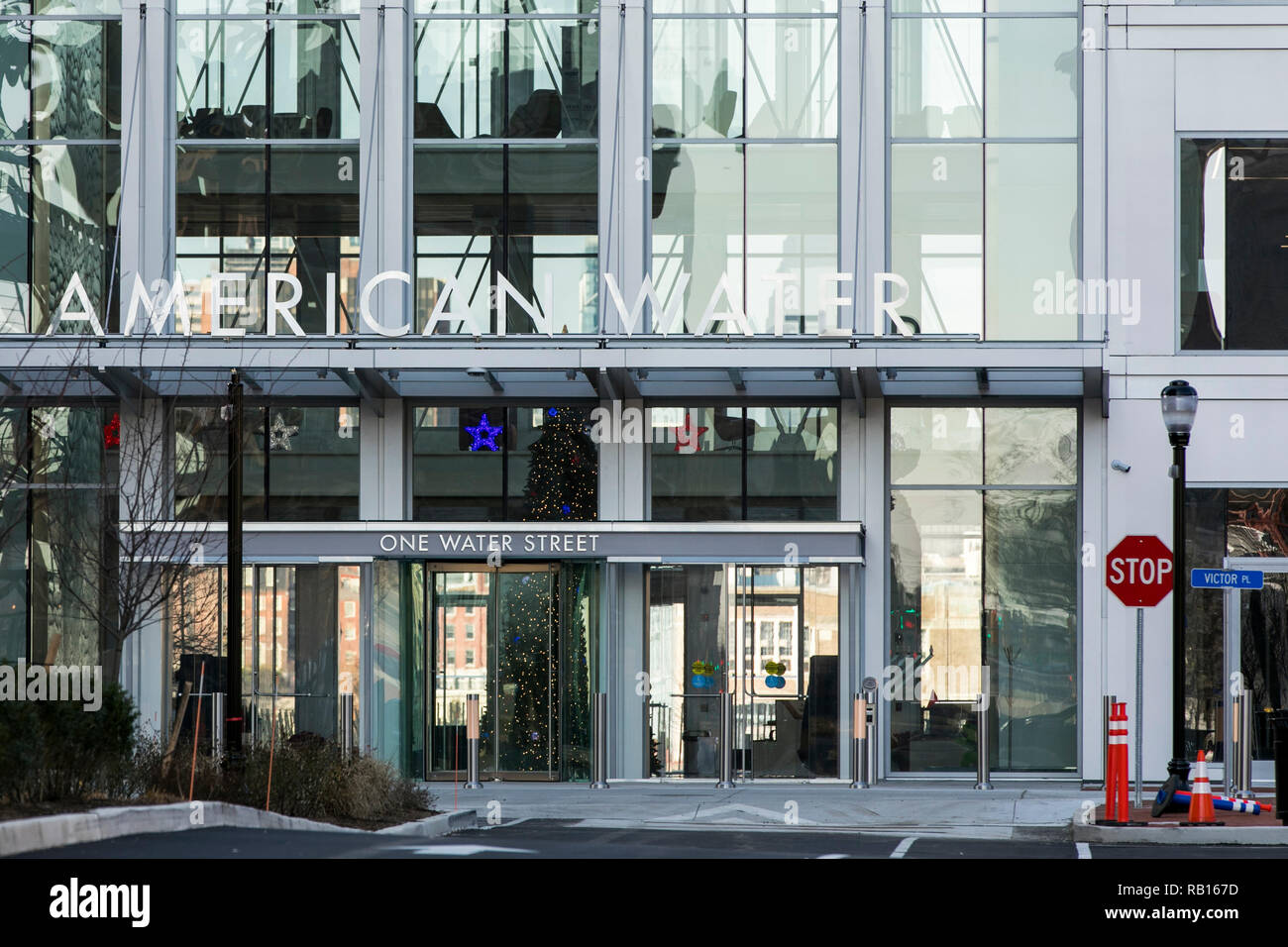 Un logo segno al di fuori della sede di American acqua in Camden, nel New Jersey, il 23 dicembre 2018. Foto Stock