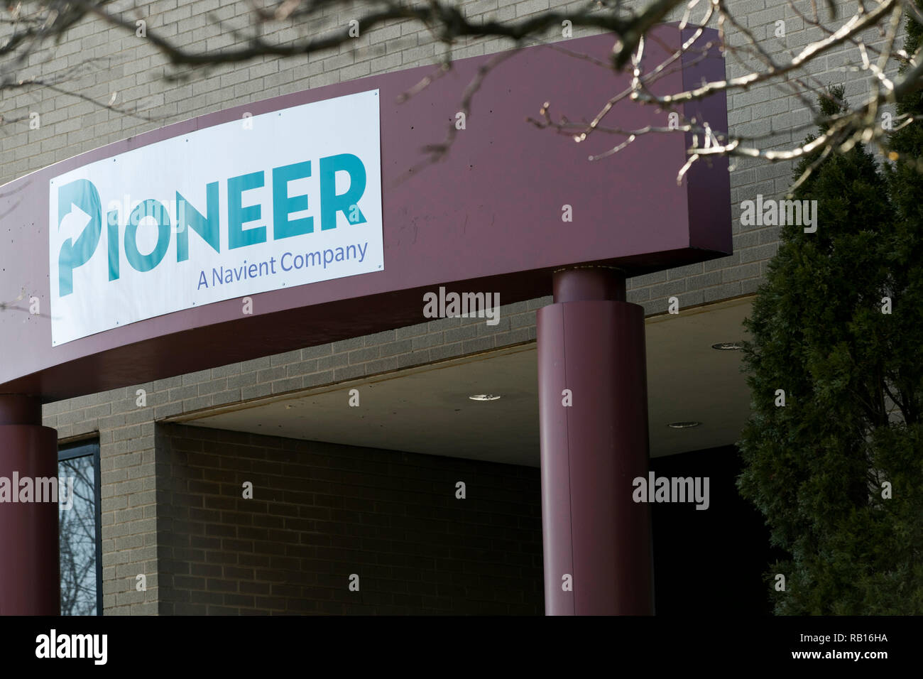 Un segno del logo al di fuori di una struttura occupata da Pioneer il recupero crediti, Inc., in Moorestown, New Jersey, il 23 dicembre 2018. Foto Stock