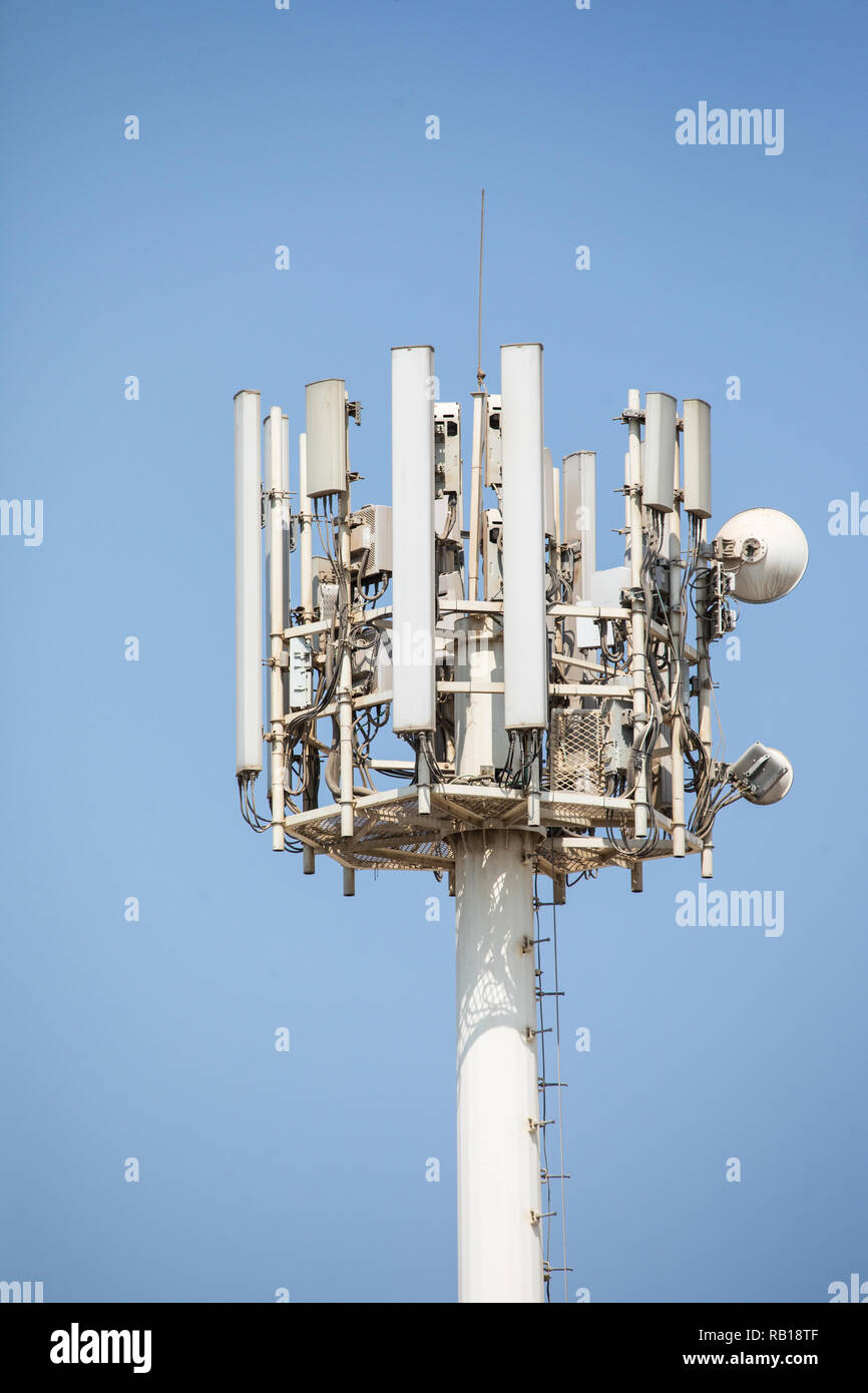 DUBAI, Emirati Arabi Uniti - Ottobre 2018: telefono cellulare antenne in Dubai EMIRATI ARABI UNITI Foto Stock