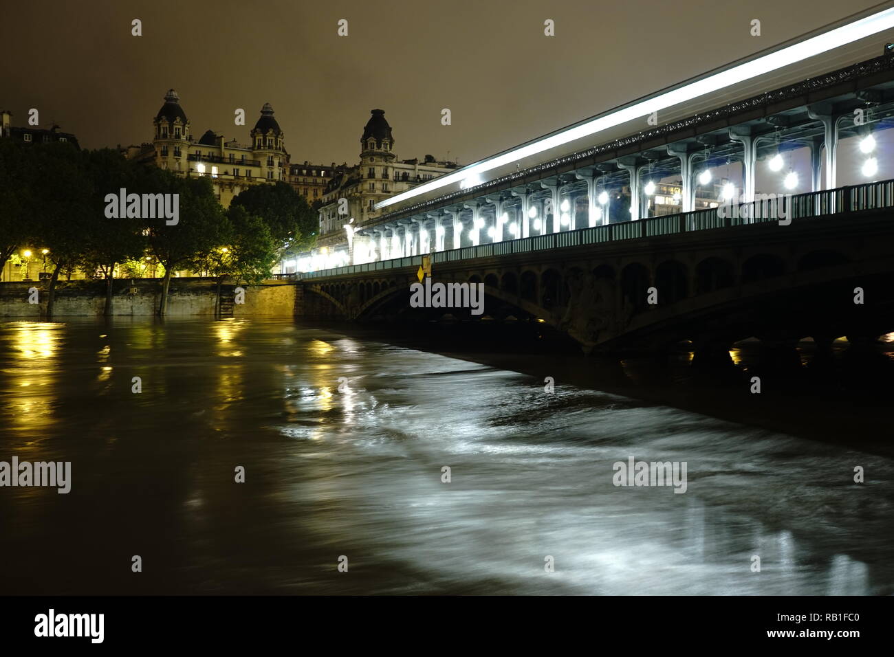 Bir Hakeim bridge, Parigi Foto Stock