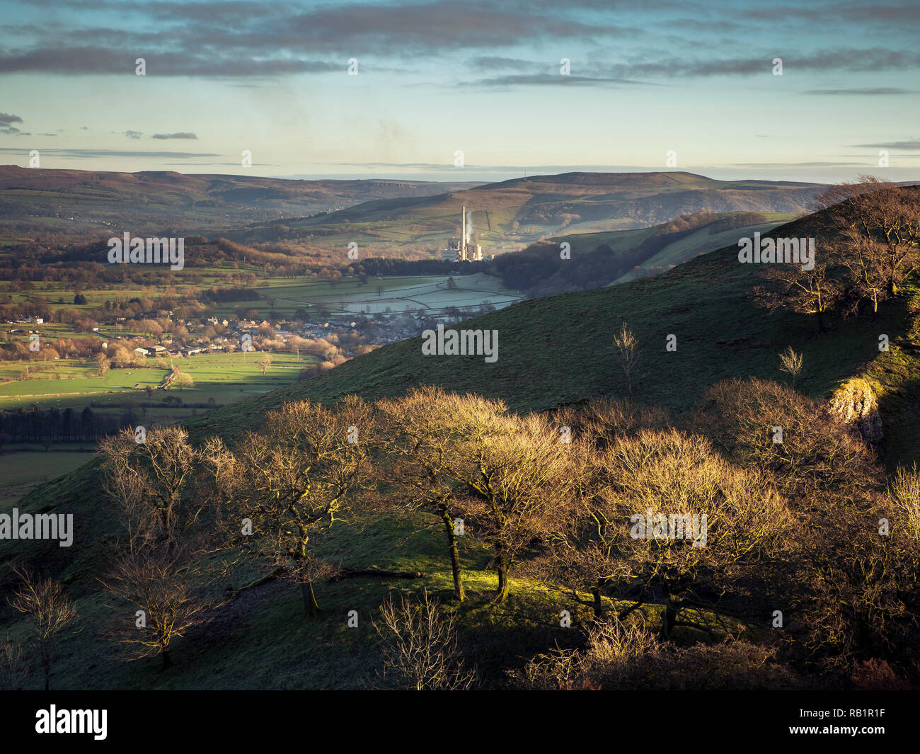 Vista su tutta la valle di speranza verso Castleton su un giorno inverni. Foto Stock