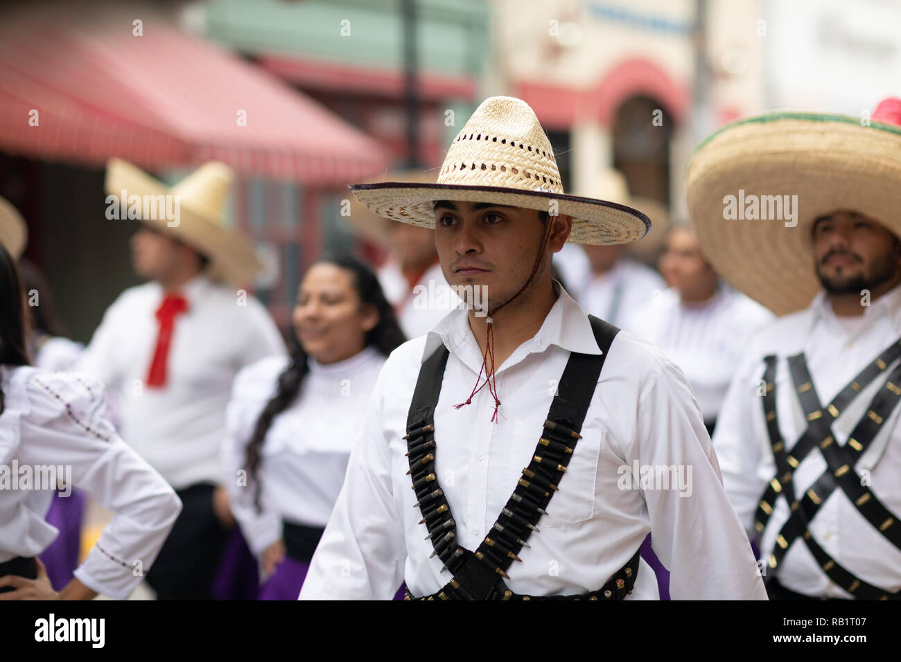 Abbigliamento tradizionale messicano immagini e fotografie stock ad alta  risoluzione - Alamy