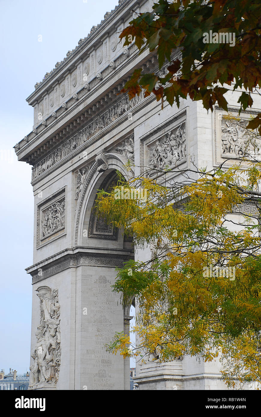 L'Arco Trionfale de l'Etoile (Arc de Triomphe), Parigi, Francia. Il monumento è stato progettato da Jean Chalgrin nel 1806 Foto Stock