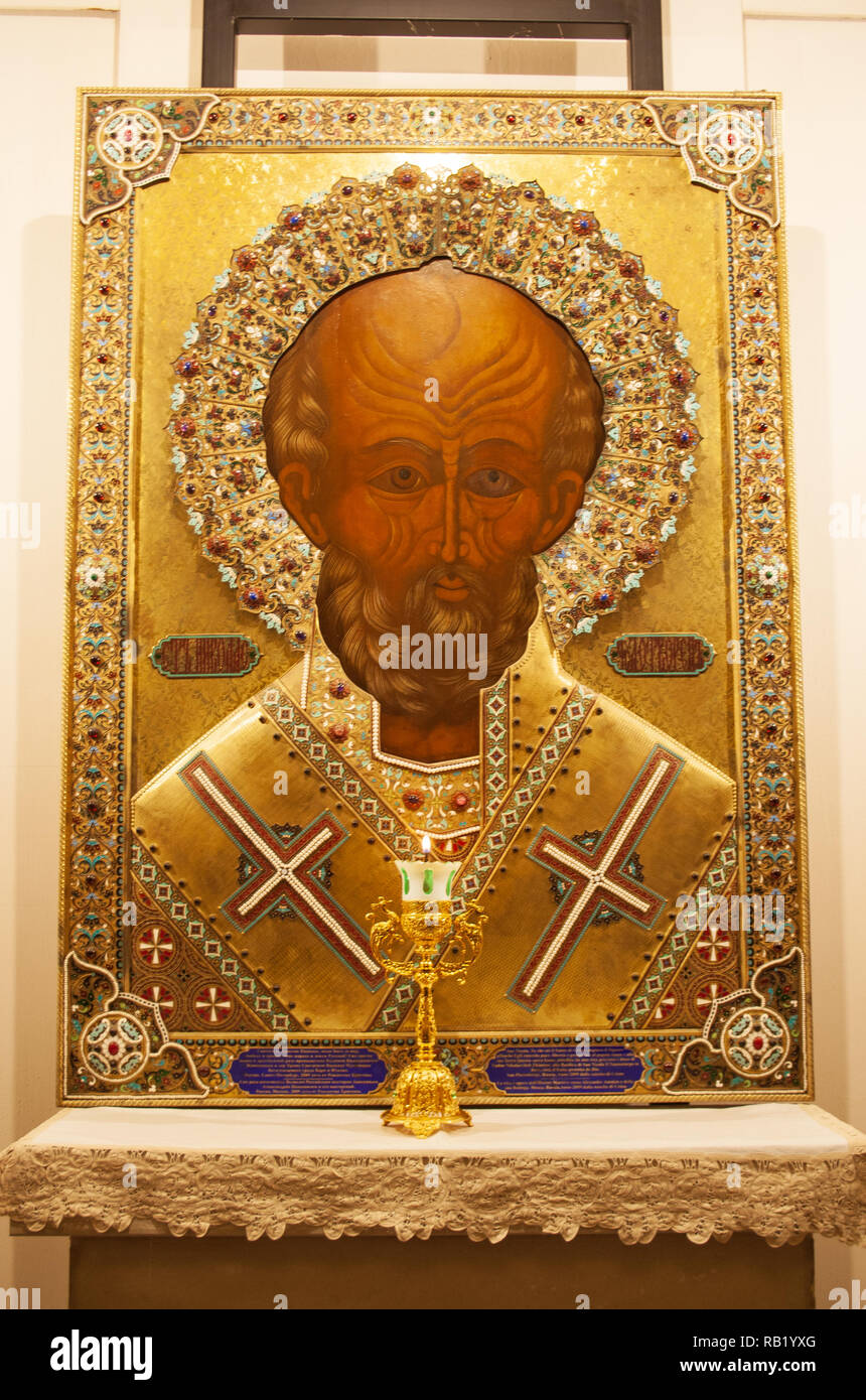 Saint Nicholas, icona ortodossa bella pittura nella chiesa, meta di pellegrinaggio per i Cattolici Romani e i cristiani ortodossi provenienti dall Europa orientale Foto Stock
