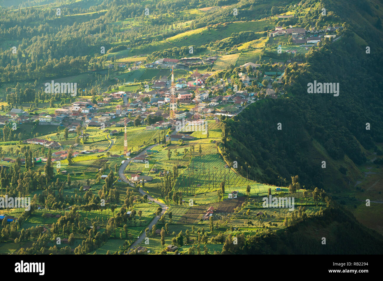 Villaggio nei pressi di Bromo mountain individuare nei pressi di cliff Foto Stock