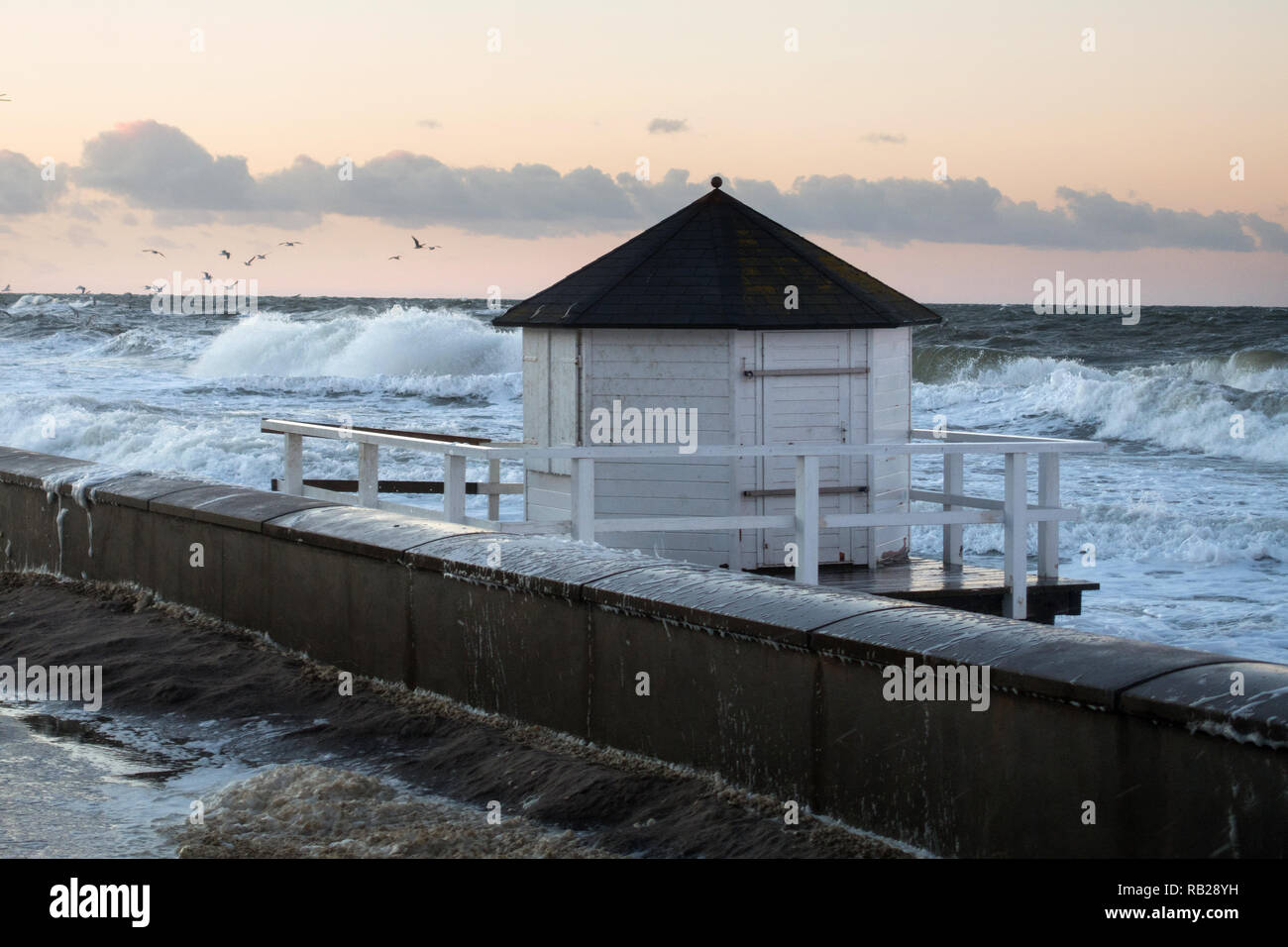 Storm flood, sulla costa del mar Baltico a Kuehlungsborn, Germania Foto Stock