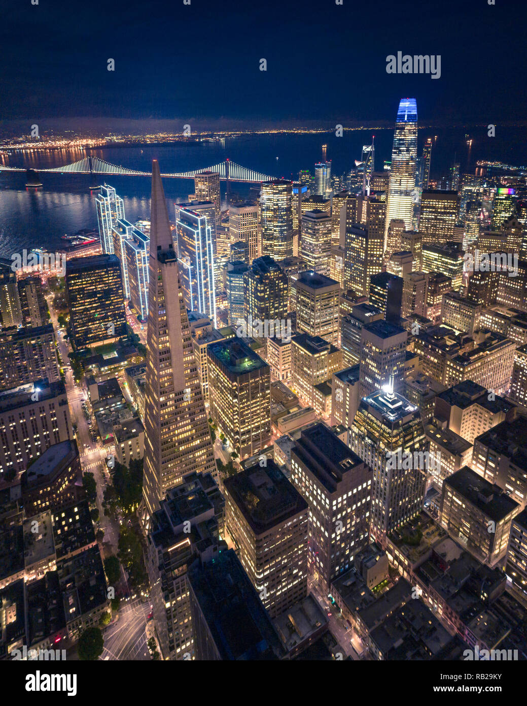 Aerial Cityscape vista di San Francisco di Notte, CALIFORNIA, STATI UNITI D'AMERICA Foto Stock