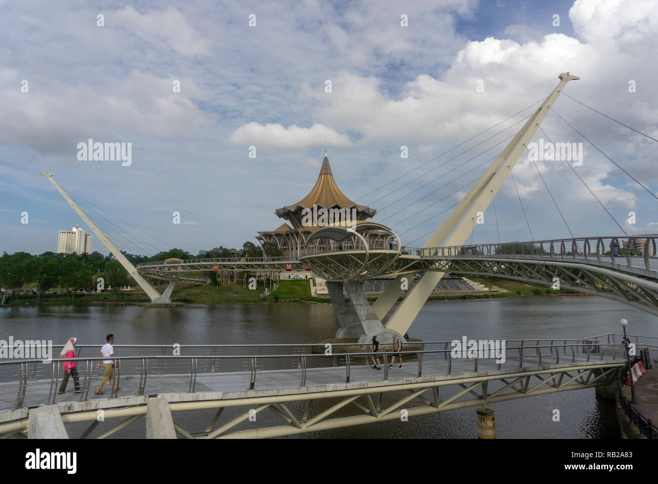 La Darul Hana ponte situato nel fiume di Kuching Waterfront Foto Stock