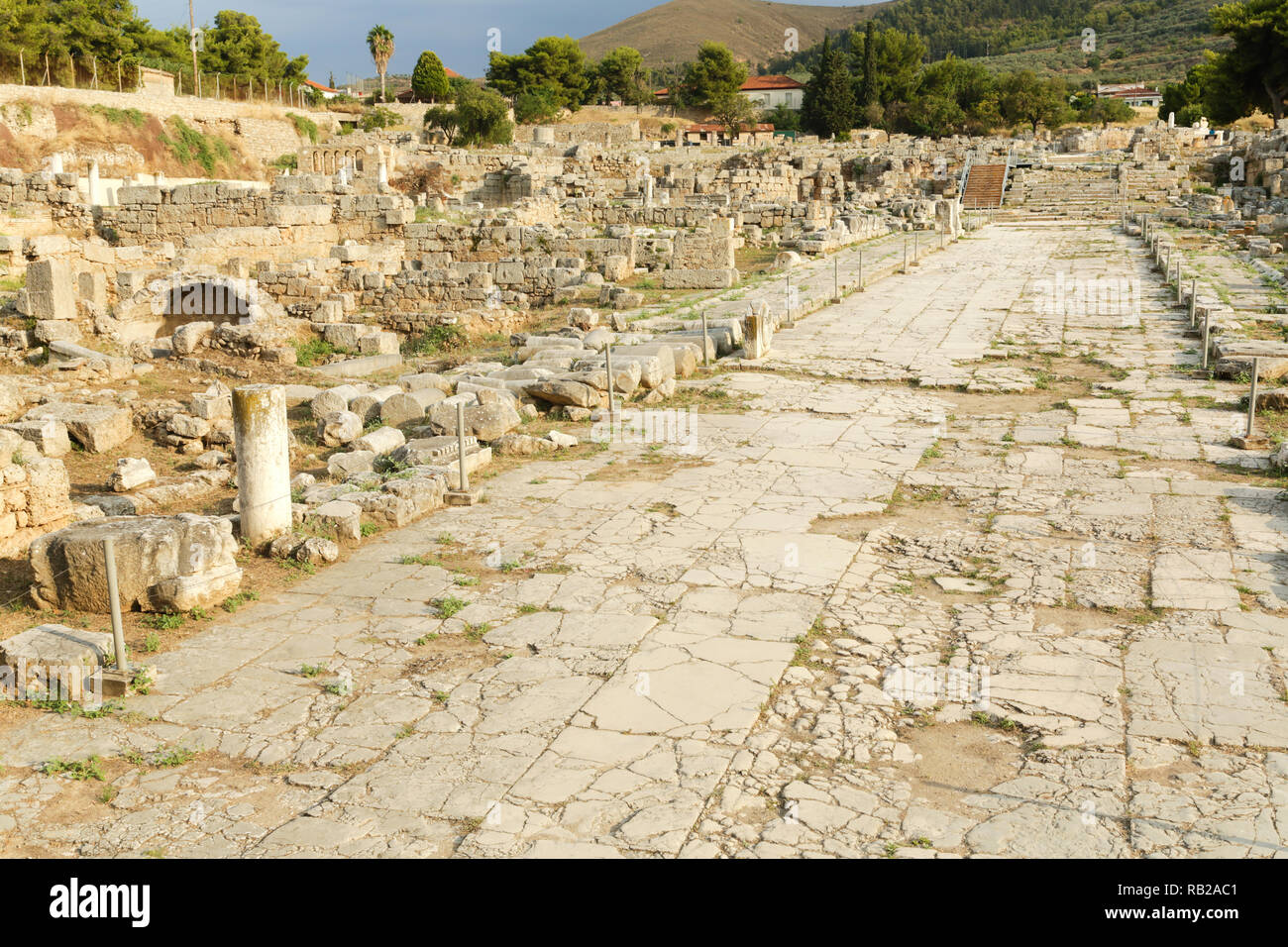 Il centro storico di antiche rovine di Corinto e Acrocorinth siti archeologici in Grecia Foto Stock