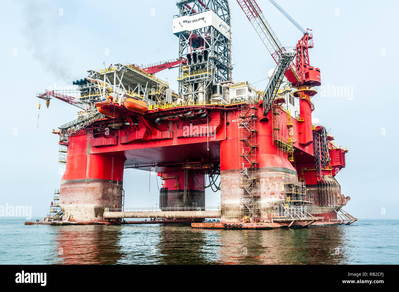 Il WEST Eclipse è un 6 ° GENERAZIONE DI ULTRA-DEEPWATER semi-sommergibili Piattaforma di perforazione con cronologia operativa AFRICA OFFSHORE, Namibia Foto Stock