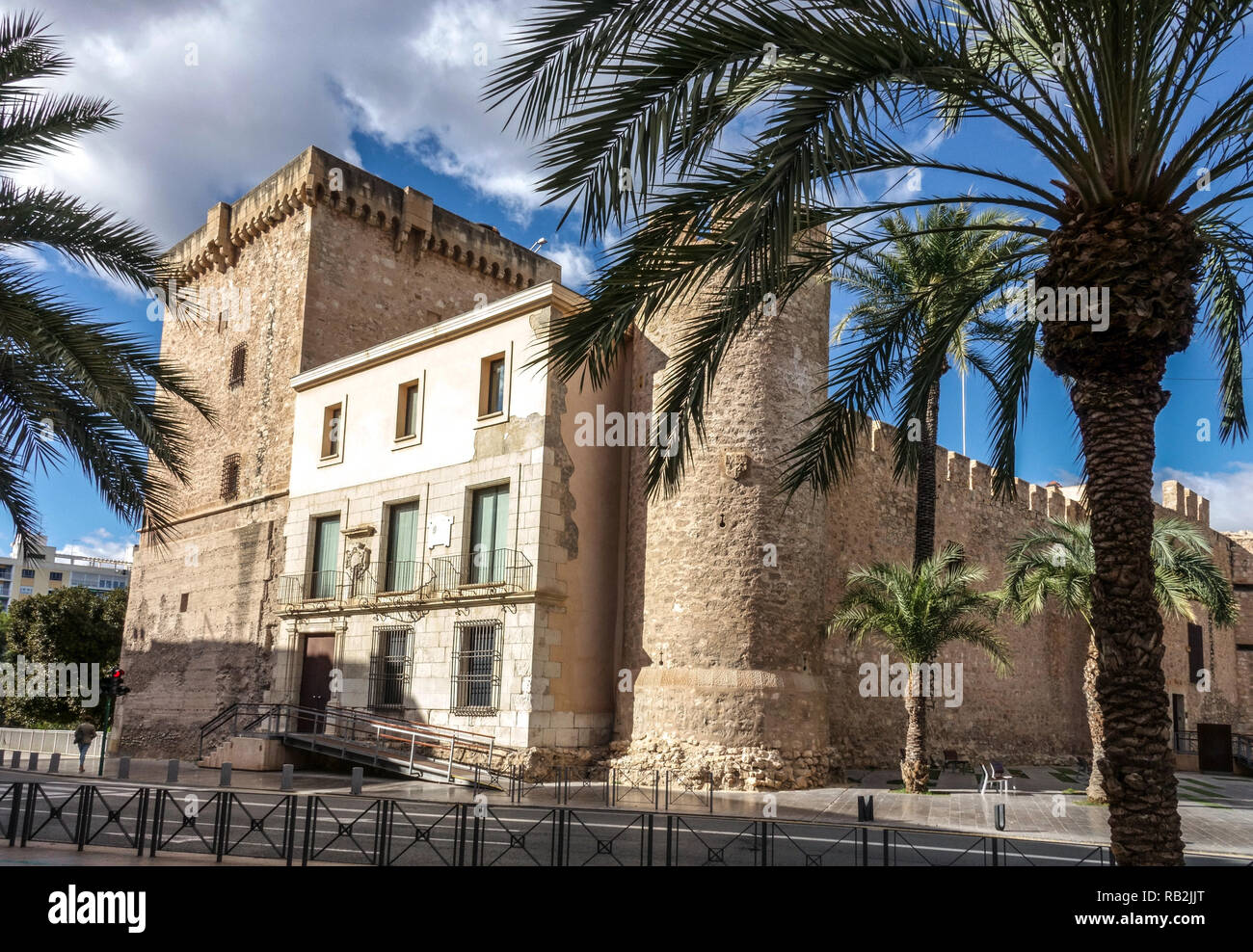 El Palacio de Altamira o Castello di Altamira, noto anche come Alcázar de la Señoría, oggi ospita il Museo di archeologia e storia Elche, Spagna Foto Stock