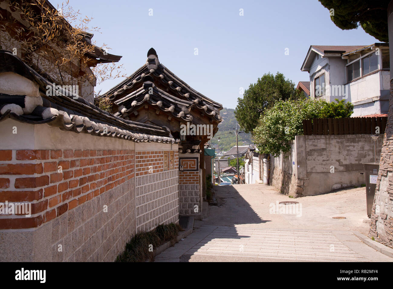 Case tradizionali in il villaggio di Bukchon Hanok, Seoul, Corea del Sud. Foto Stock