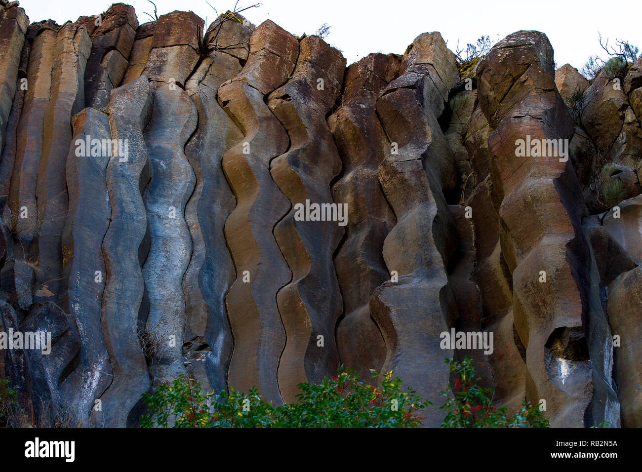 Curva di colonne di basalto - naturale di roccia vulcanica formazione in Sinop Boyabat, Turchia Foto Stock