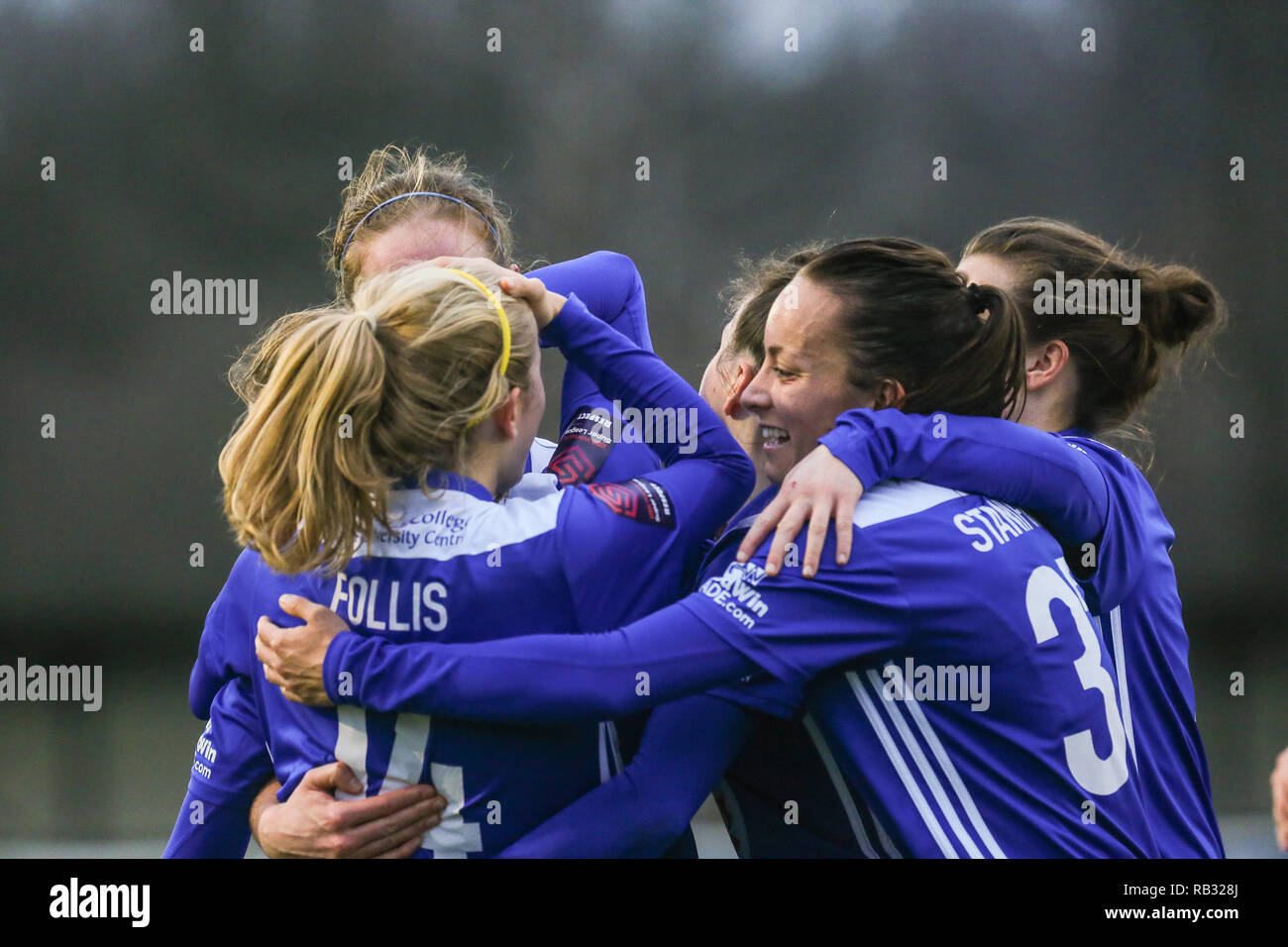 Solihull, Regno Unito. 6 gennaio, 2019. Birmingham City celebrare un traguardo da Kerys Harrop mettendo il Blues 1-0 avanti contro la lettura delle donne. BCFC donne ha vinto 2-1. Peter Lopeman/Alamy Live News Foto Stock Solihull, Regno Unito. 6 gennaio, 2019. Birmingham City celebrare un traguardo da Kerys Harrop mettendo il Blues 1-0 avanti contro la lettura delle donne. BCFC donne ha vinto 2-1. Peter Lopeman/Alamy Live News Foto Stock