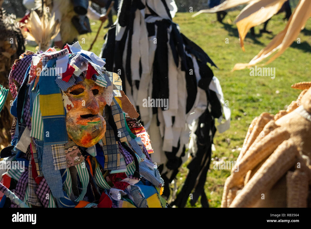 Cantabria, Spagna. 06 gen 2019. Un Trapajera visto durante la celebrazione.La Vijanera è una fiesta del carattere di festa che si svolge nella città di SiliÃ³ (Molledo), Cantabria (Spagna) la prima domenica di ogni anno. Grazie alla sua popolarità e di tradizione che è stata dichiarata Festa di Interesse Turistico Nazionale. Credito: ZUMA Press, Inc./Alamy Live News Foto Stock