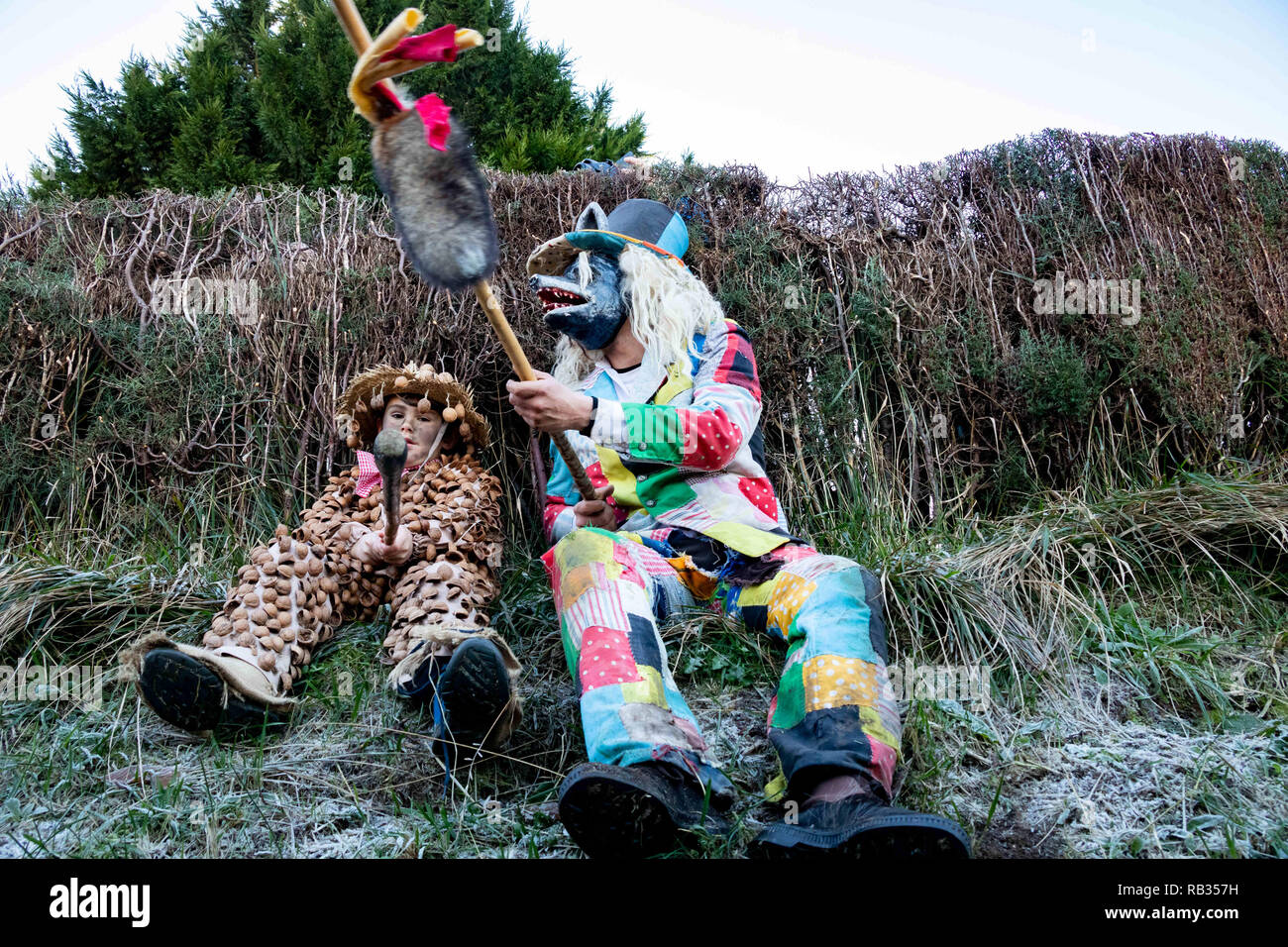 Cantabria, Spagna. 06 gen 2019. Masquerade visto durante le celebrazioni.La Vijanera è una fiesta del carattere di festa che si svolge nella città di SiliÃ³ (Molledo), Cantabria (Spagna) la prima domenica di ogni anno. Grazie alla sua popolarità e di tradizione che è stata dichiarata Festa di Interesse Turistico Nazionale. Credito: ZUMA Press, Inc./Alamy Live News Foto Stock