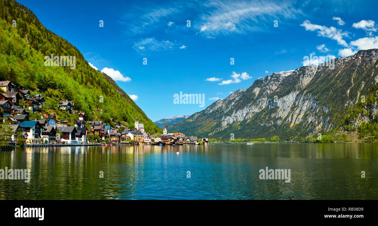 Panorama di Hallstatt village e Hallstatter vedere, Austria Foto Stock