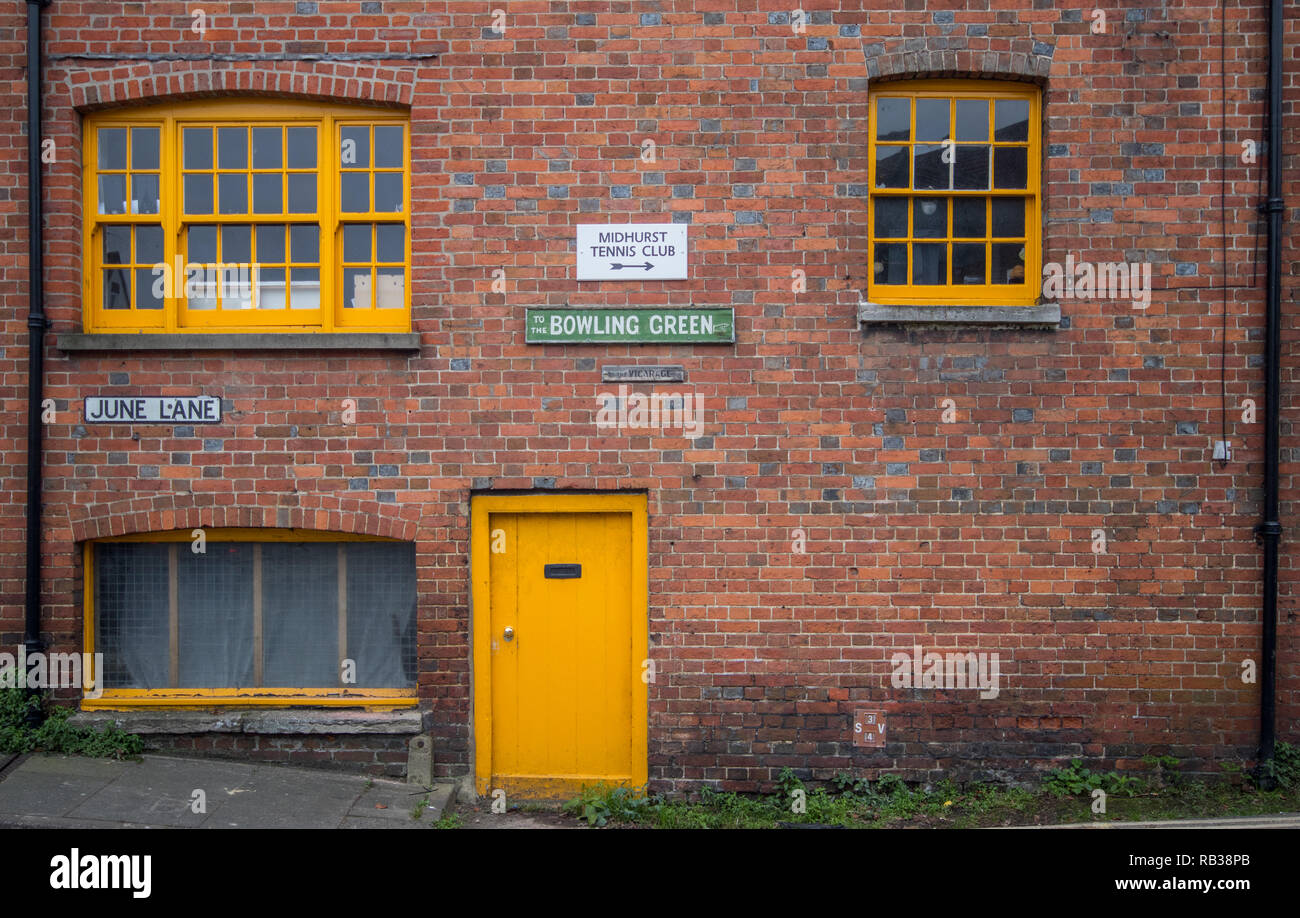 Le indicazioni per il club di tennis e bowling green in Midhurst, West Sussex, Regno Unito Foto Stock