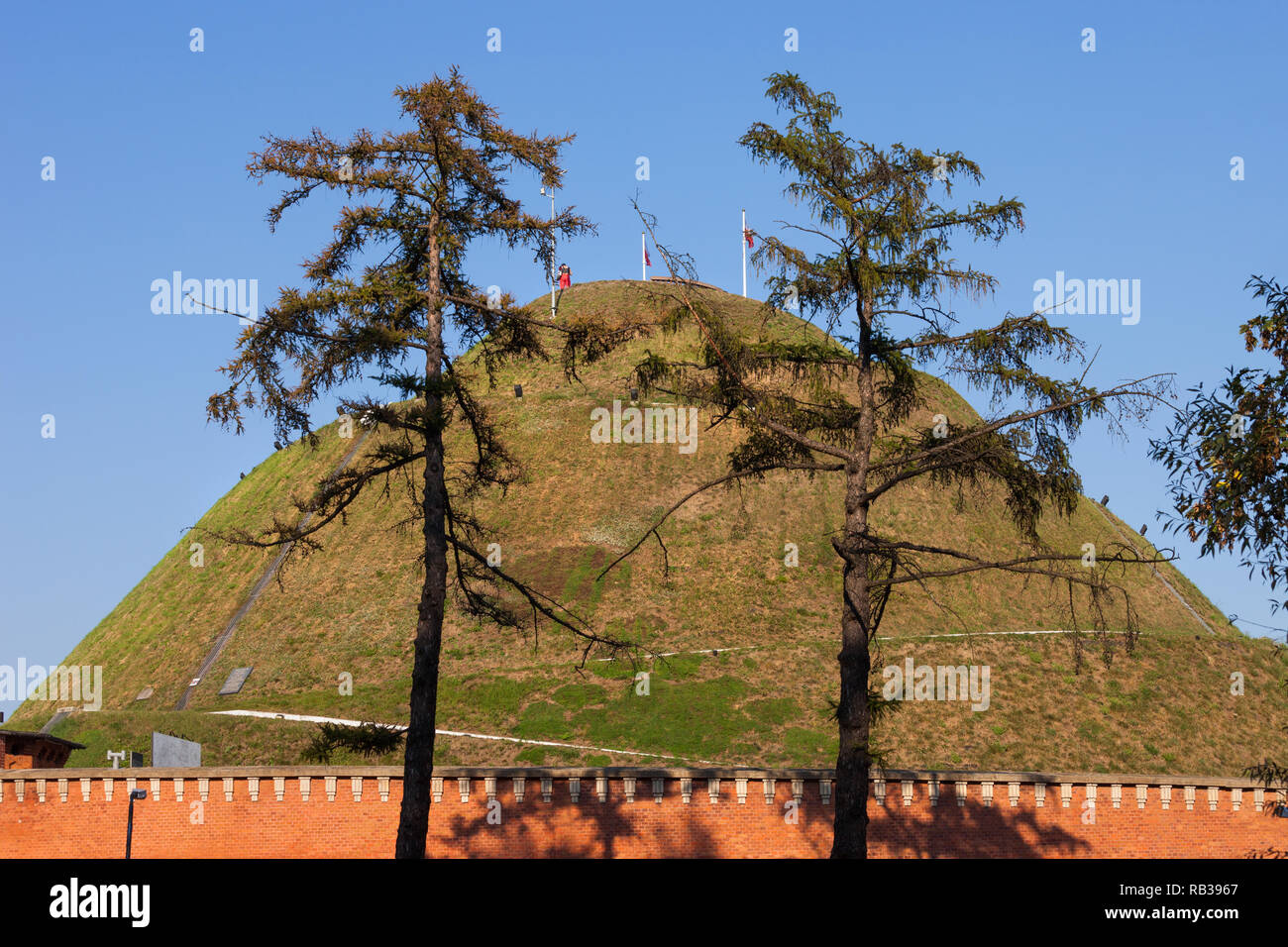 La Polonia, Cracovia, Kosciuszko Mound, punto di riferimento della città dal 1823, dedicato al polacco e American eroe militare Tadeusz Kosciuszko Foto Stock