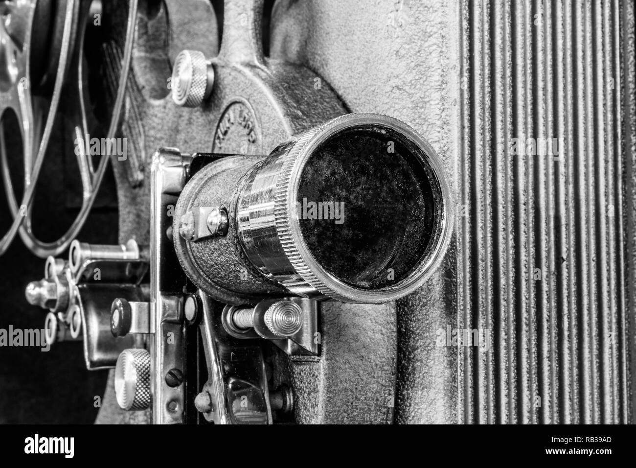 Antico Proiettore Cinematografico - Antiquariato Proiettore film degli anni  venti o trenta Foto stock - Alamy