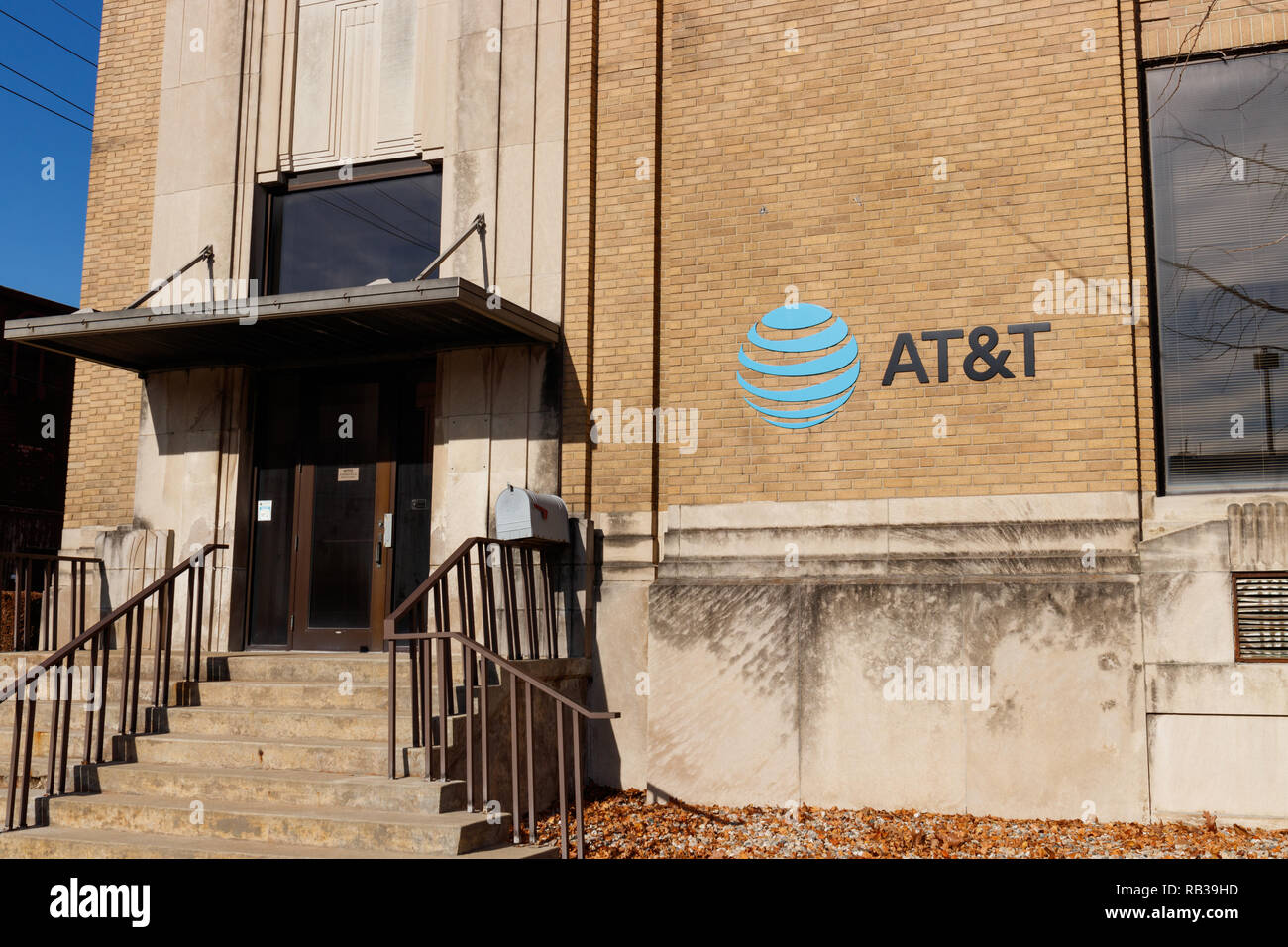 Kokomo - Circa nel dicembre 2018: AT&T Wireless di mobilità di Retail Store. AT&T offre ora IPTV, VoIP, telefoni cellulari e DirecTV IV Foto Stock