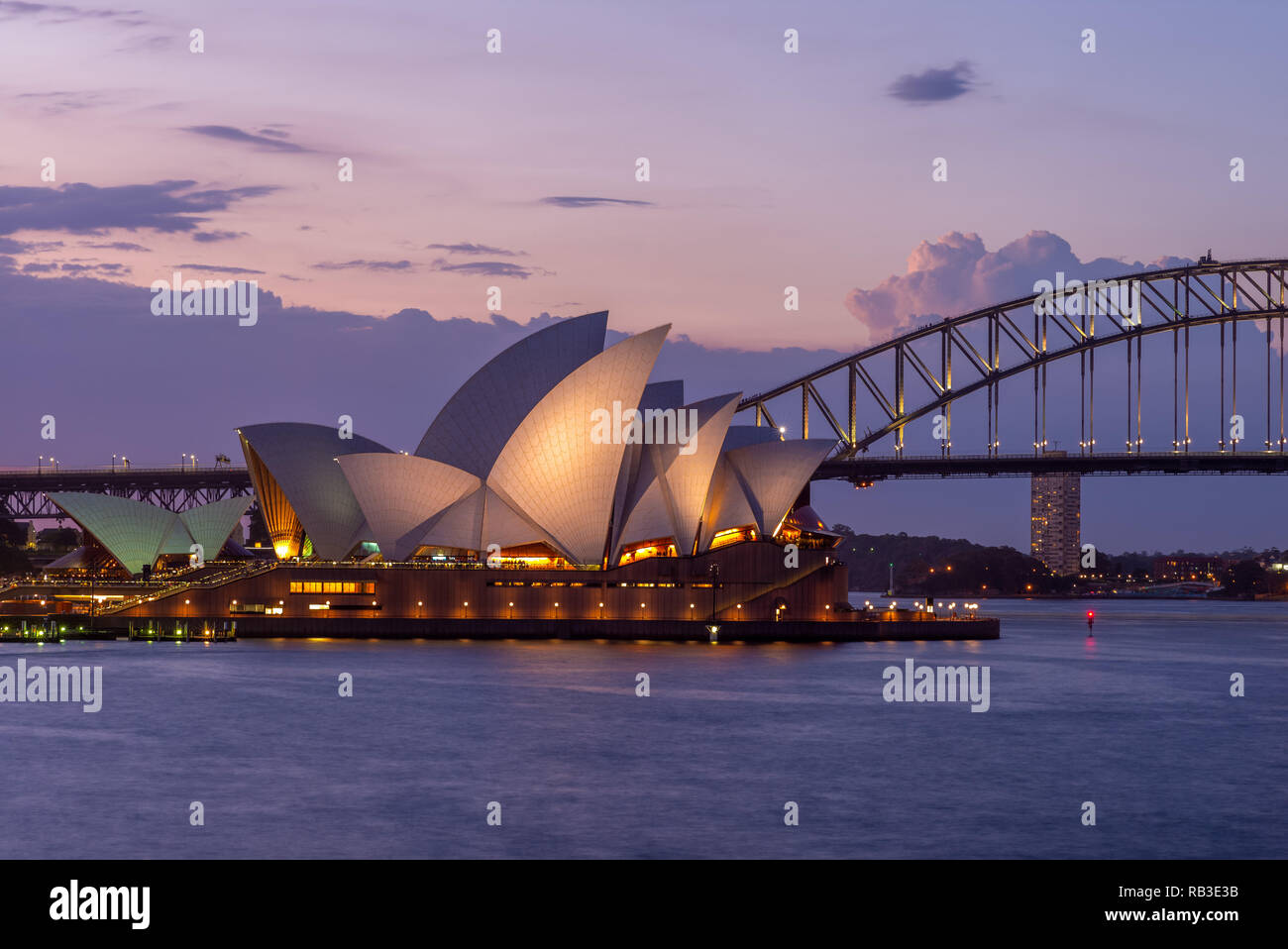Sydney Opera House di Sydney, Australia al crepuscolo Foto Stock