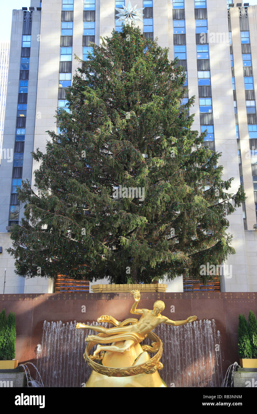 Albero di Natale, Rockefeller Center Manhattan, New York, New York, Stati Uniti d'America Foto Stock