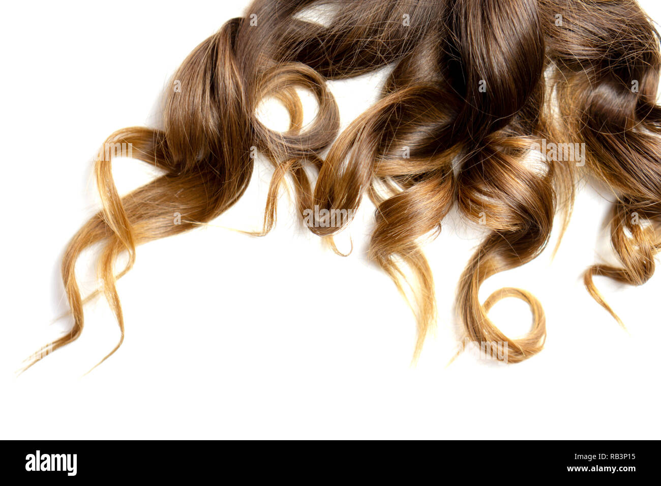 Lunghi marrone capelli ricci bianco su sfondo isolato Foto Stock
