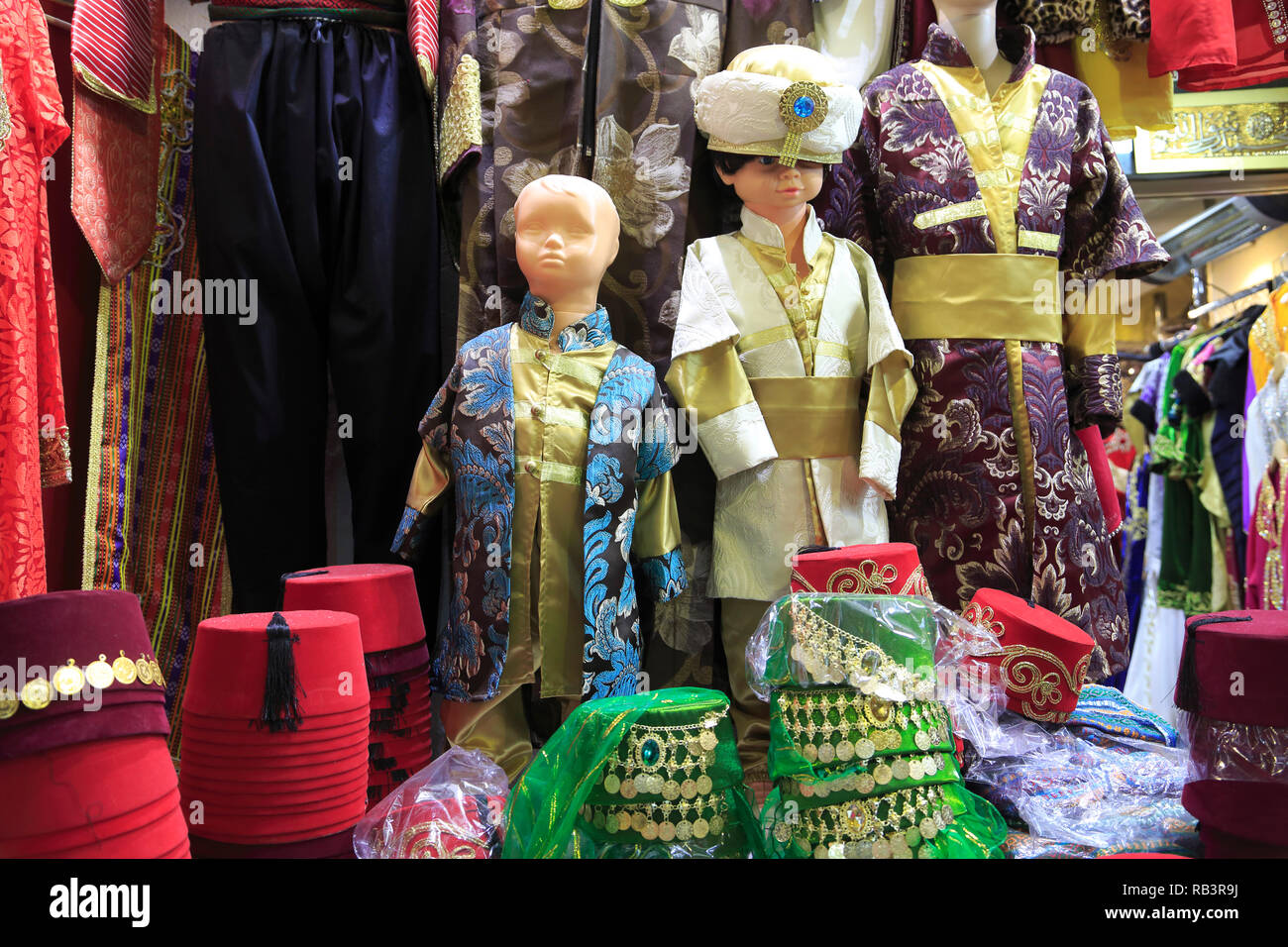 Abbigliamento turco immagini e fotografie stock ad alta risoluzione - Alamy