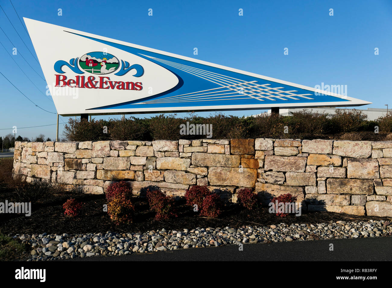 Un segno del logo al di fuori di una struttura occupata da Bell & Evans in Fredericksburg, Pennsylvania, il 29 dicembre 2018. Foto Stock