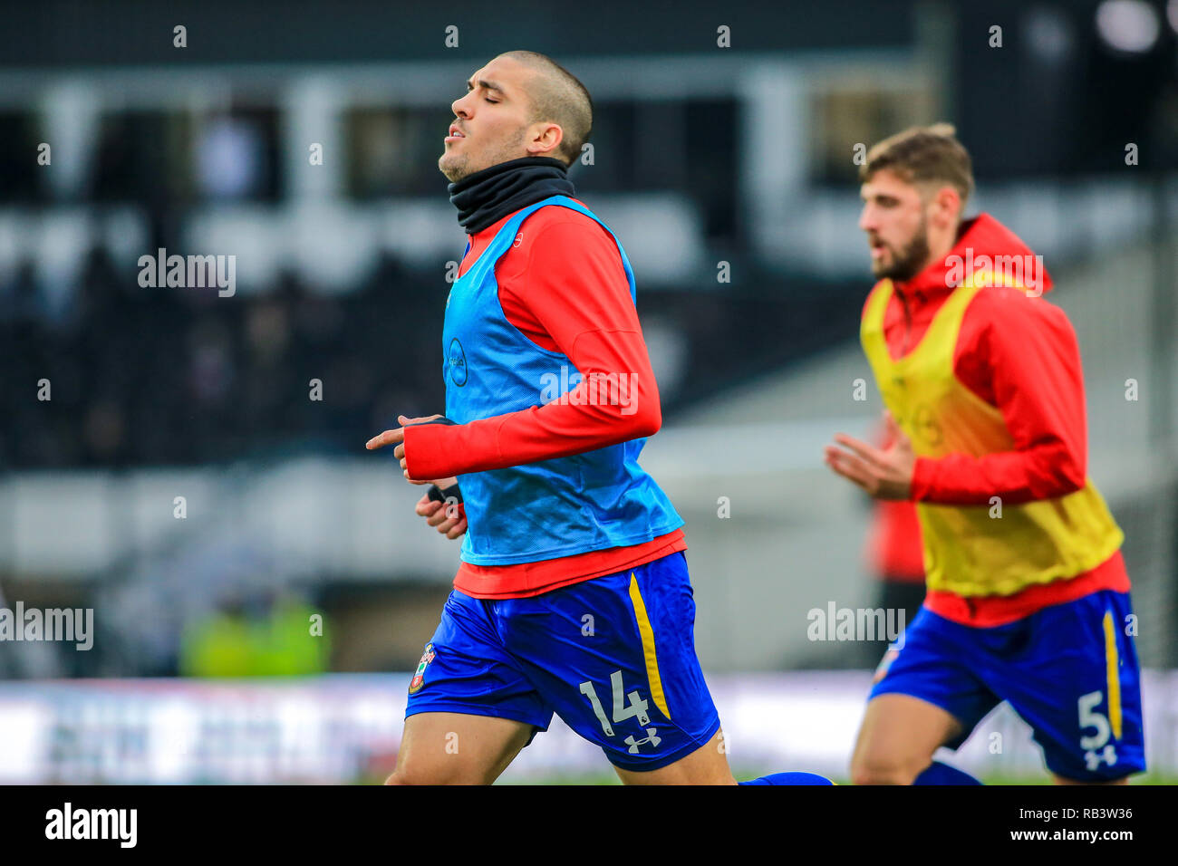 5 gennaio 2019, Pride Parkderby, Inghilterra; Emirati FA Cup, terzo round, Derby County vs Southampton ; Oriol Romeu (14) di Southampton nel warm up Credit: Craig Milner/News immagini English Football League immagini sono soggette a licenza DataCo Foto Stock