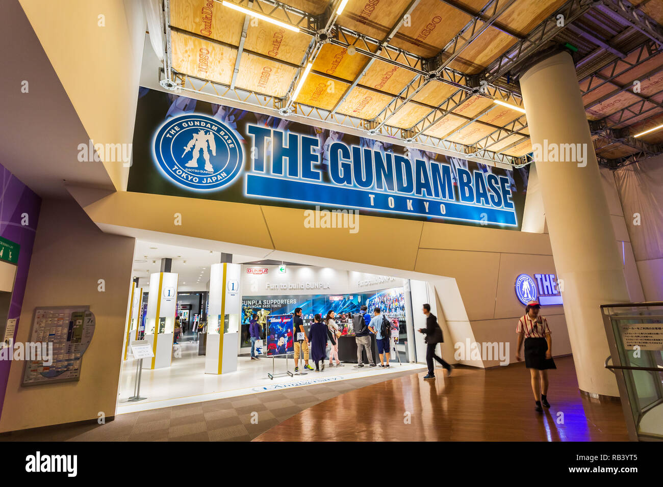 Tokyo, Giappone - 18 Ottobre 2018: Gundam centro commerciale chiamato 'il GUNDAM BASE" a Odaiba City a Tokyo in Giappone. Foto Stock