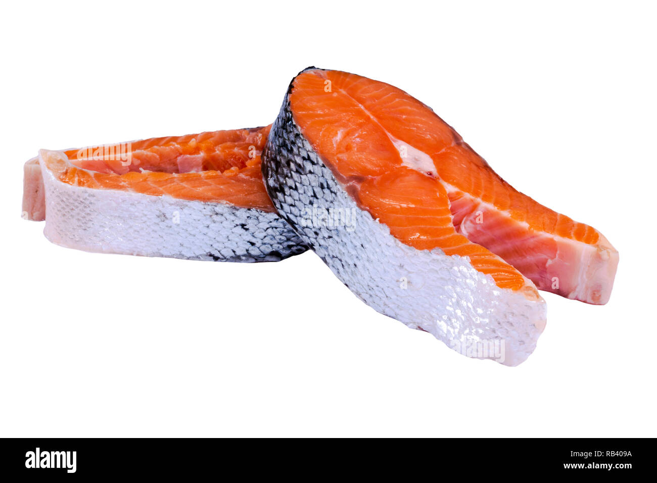 Salmone fresco steak isolato su uno sfondo bianco. Salmone Pesce rosso bistecca. Gran mucchio di trote bistecca. Big organic bistecche di salmone allineati. Big piec Foto Stock