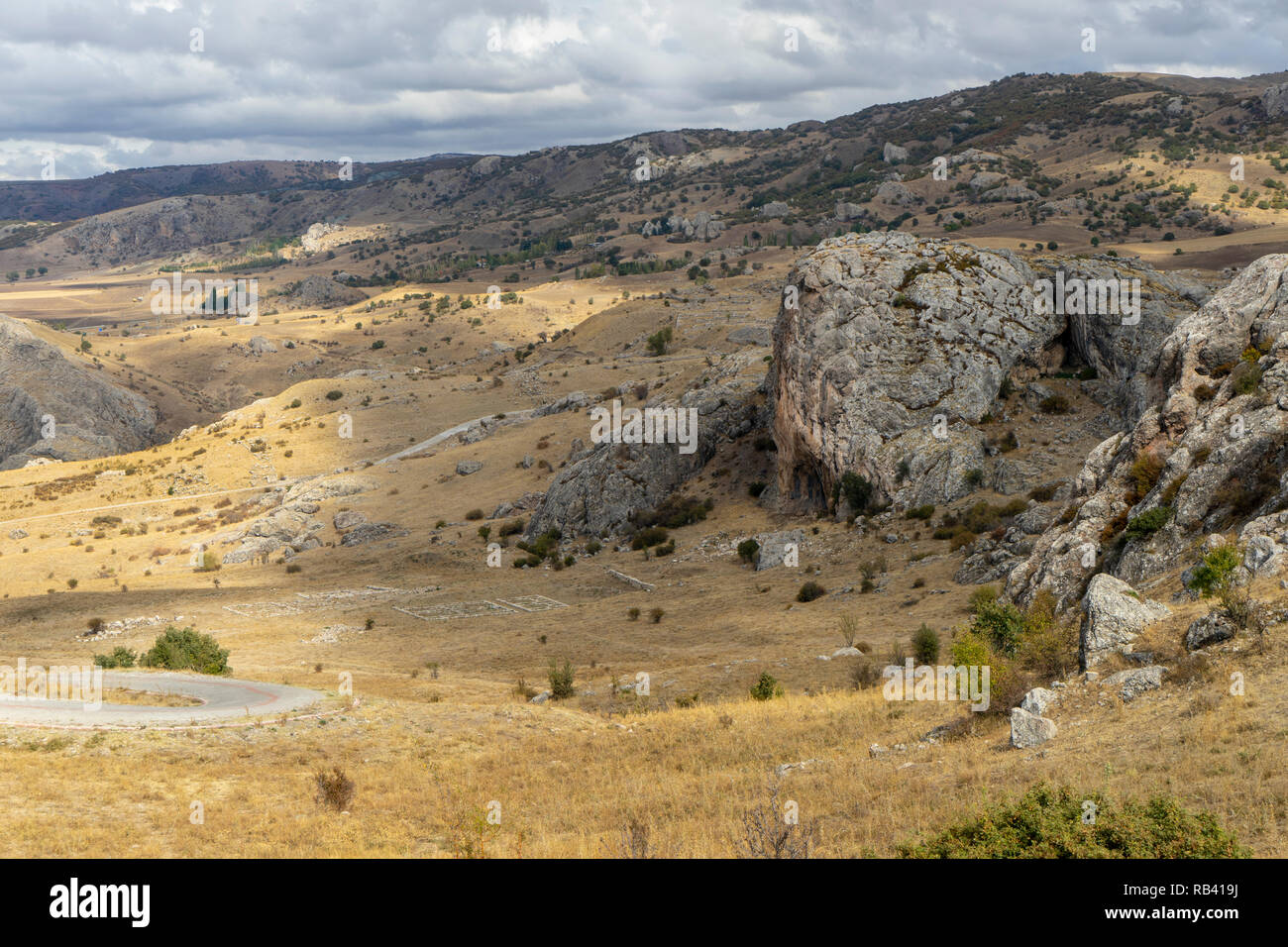 Rovine della vecchia capitale ittita Hattusa. Hattusa che è stato ammesso alla lista del Patrimonio Mondiale dell'UNESCO nel 1986. Corum, Turchia. Foto Stock