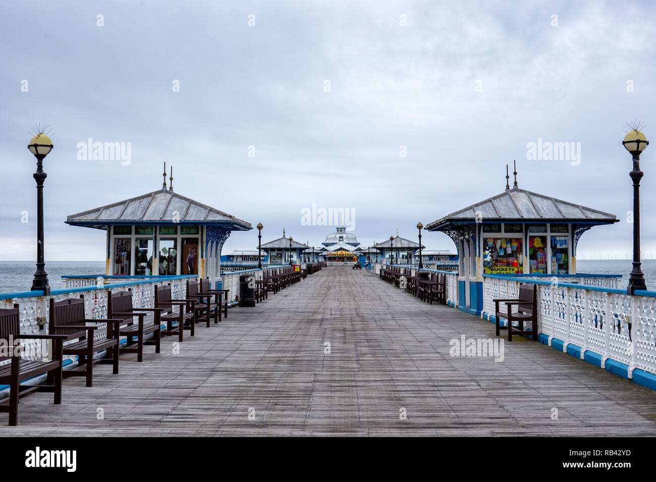 Il molo deserta in Galles Llandudno Regno Unito Foto Stock