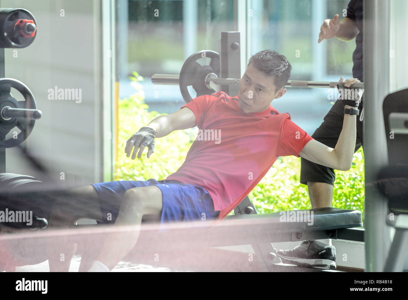 Kuala Lumpur, Malesia. Il 7 gennaio, 2019. Malaysian badminton player Lee Chong Wei partecipa a una sessione di formazione di Kuala Lumpur in Malesia, 7 gennaio 2019. Lee Chong Wei ha preso per il badminton per la prima volta il lunedì dopo sei mesi di lay-off. Credito: Chong Voon Chung/Xinhua/Alamy Live News Foto Stock