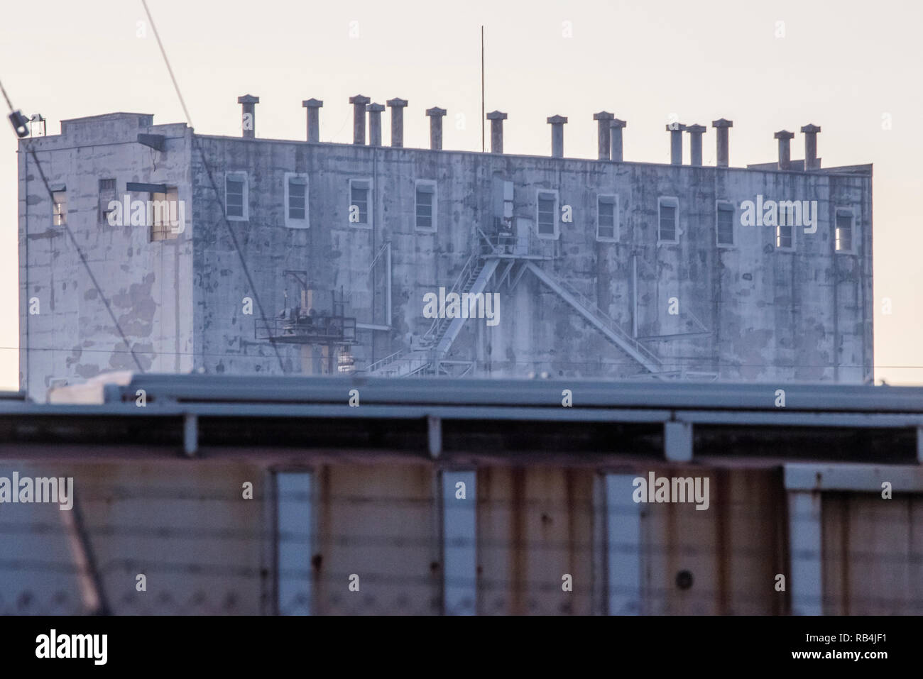 Si tratta di un vecchio edificio come visto da Milwaukee Jones dell' isola. Foto Stock Si tratta di un vecchio edificio come visto da Milwaukee Jones dell' isola. Foto Stock