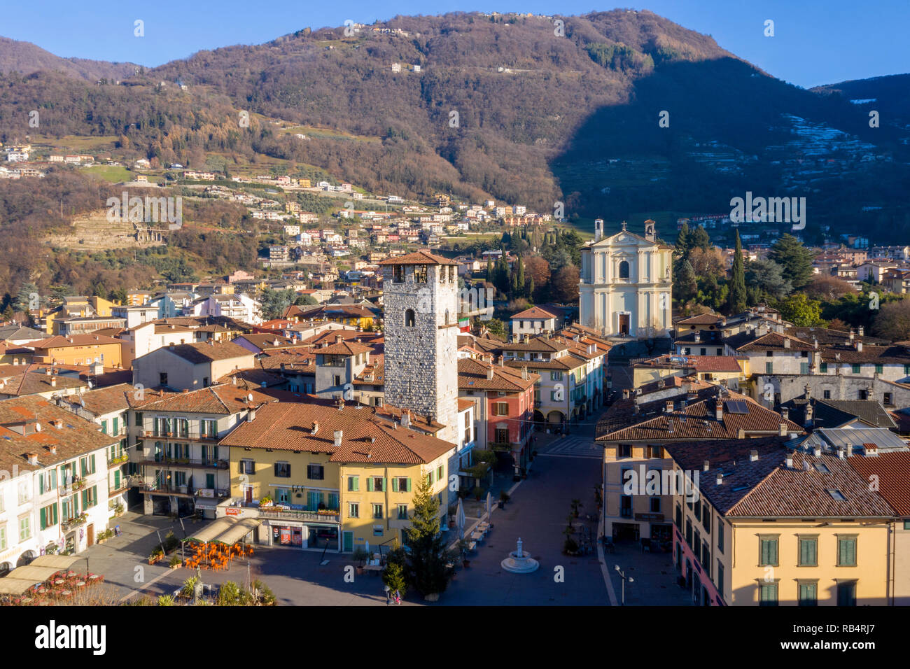 Bergamo Italia, il gioiello dimenticato d'Europa, il paesaggio giorno cielo blu Foto Stock