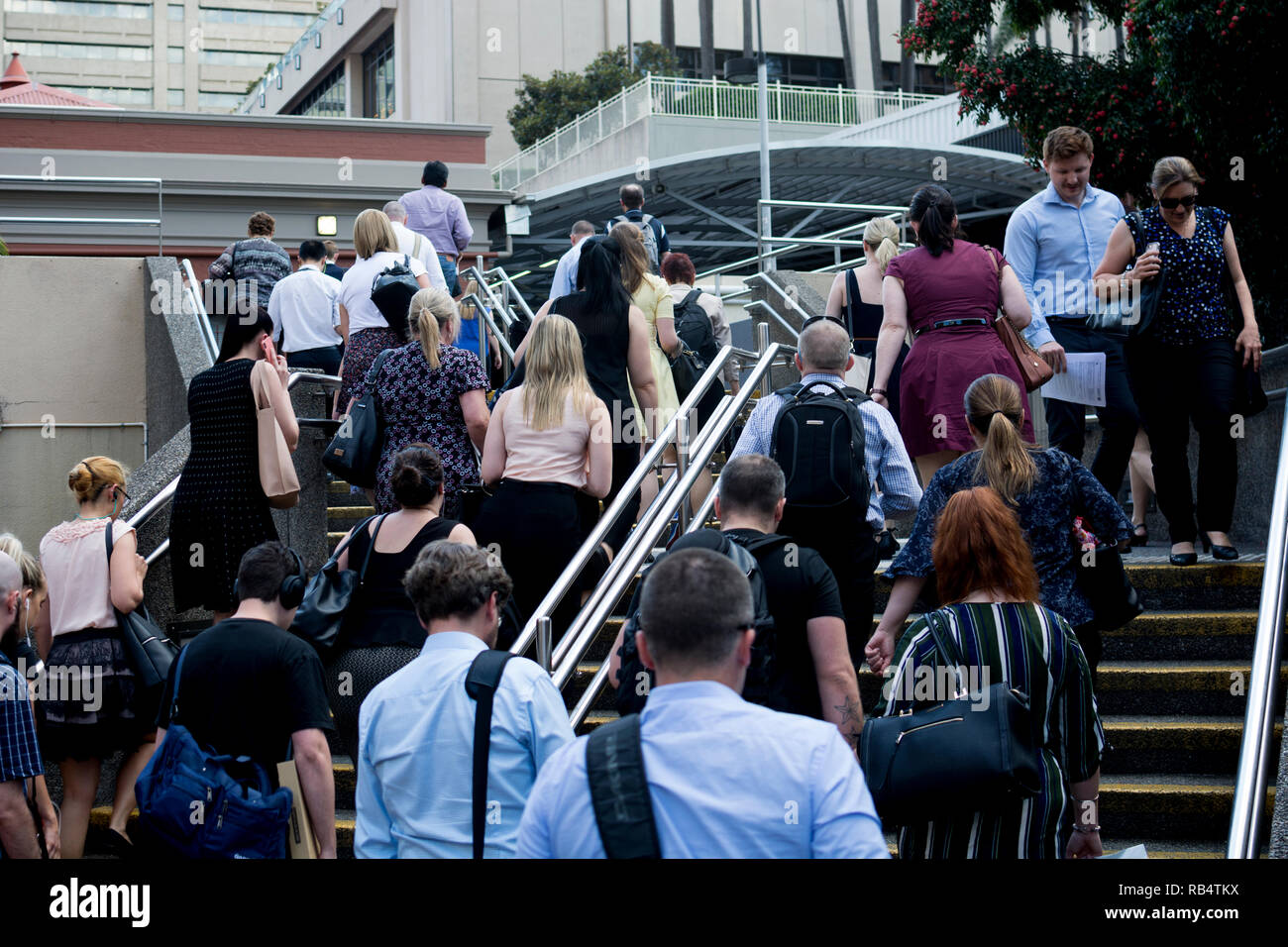 Sera pendolari si avvicina alla stazione centrale, Brisbane, Queensland, Australia Foto Stock