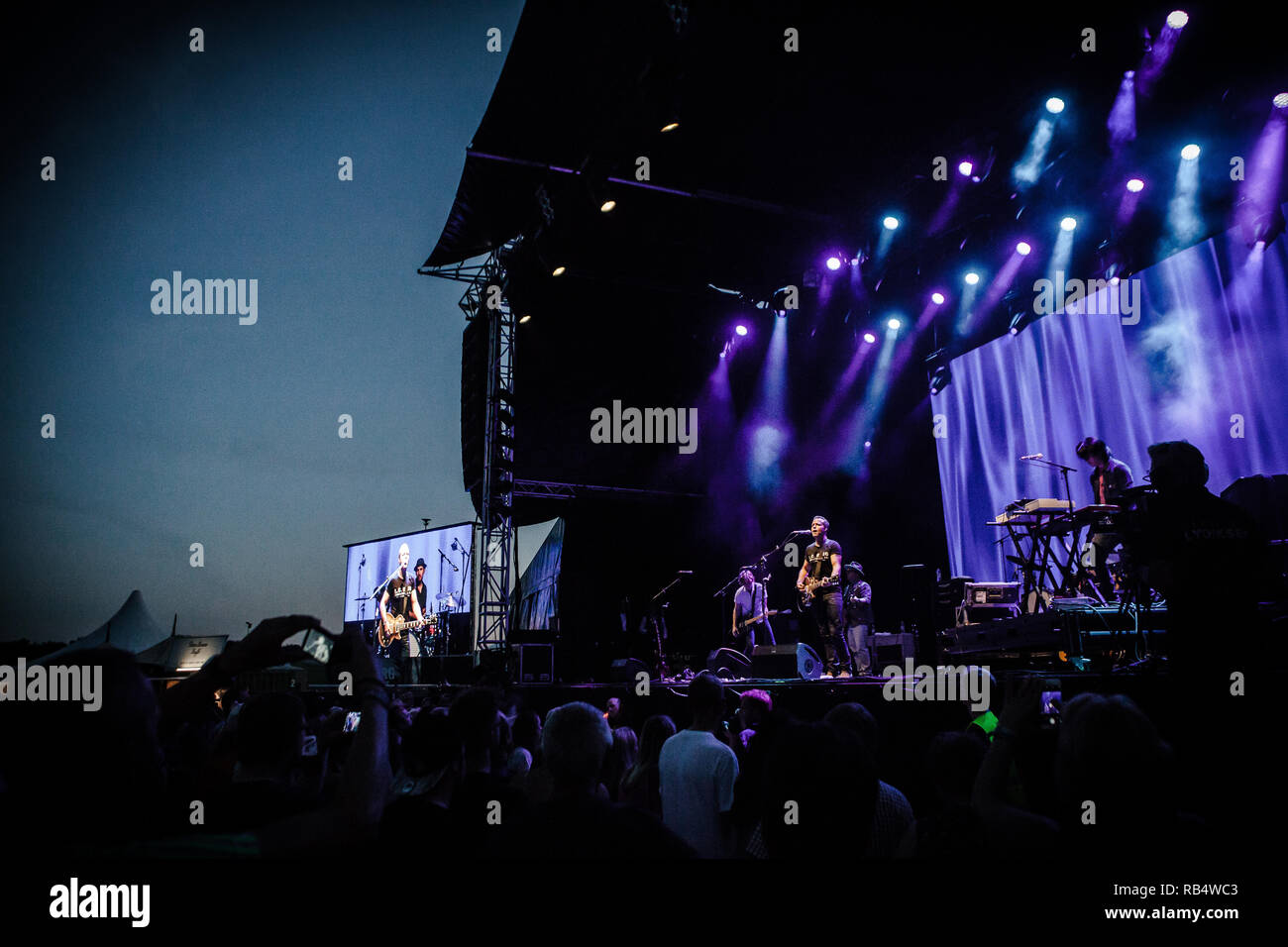 Jason Isbell, la cantante americana, musicista e cantautore, esegue un concerto dal vivo presso il Danish folk, blues e il festival della musica country Tønder Festival 2016. Danimarca, 25/08 2016. Ad eccezione della Danimarca. Foto Stock