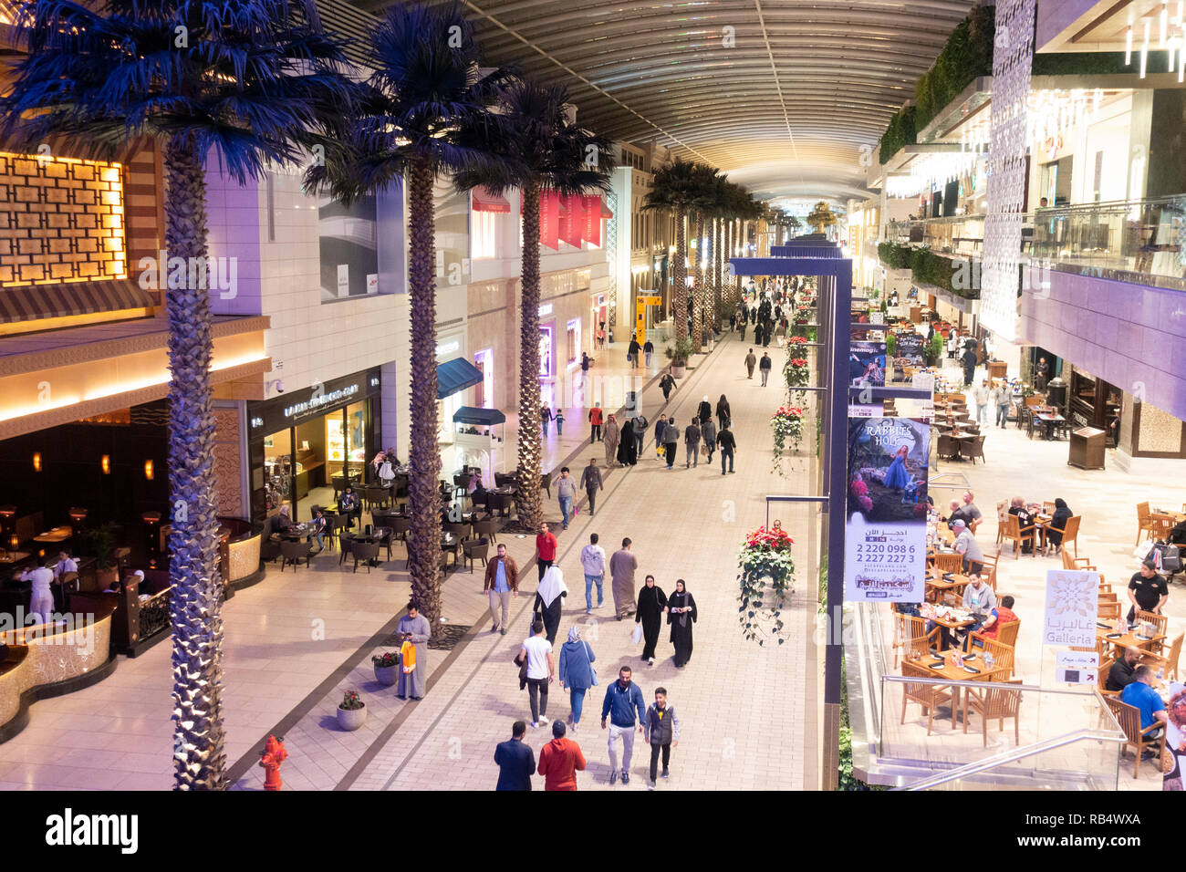 Interno dei viali shopping mall in Kuwait City, Kuwait Foto Stock