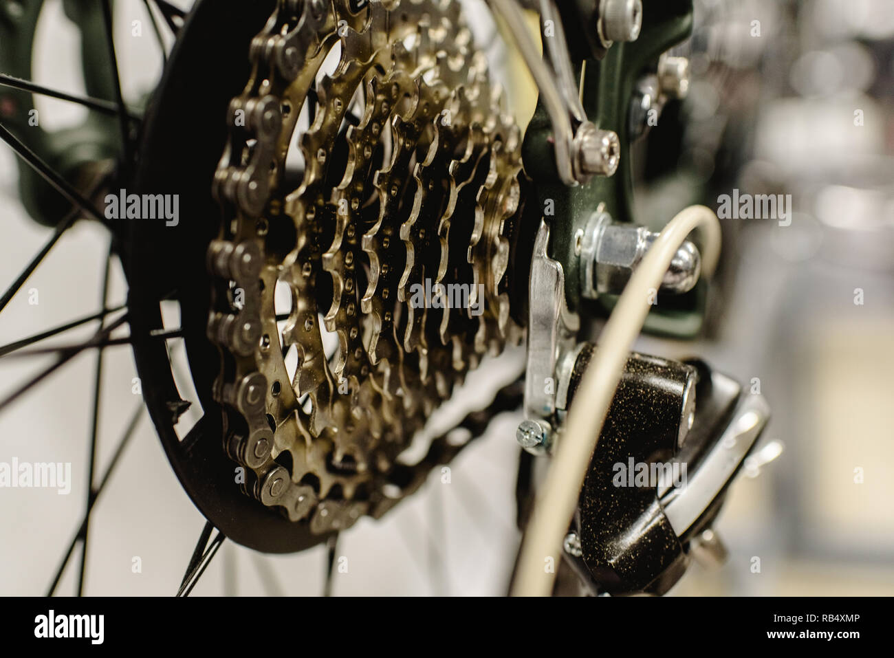 La cassetta sulla ruota posteriore di una bicicletta per cambiare le marce  Foto stock - Alamy