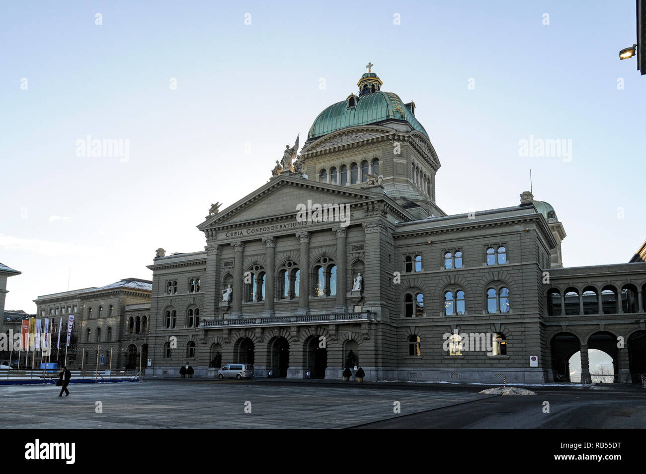 La neorinascimentale Bundeshaus (Parlamento) (Assemblea federale) in Piazza federale nella città capitale di Berna, Svizzera. Memorizzato in oro è creduto di essere Foto Stock