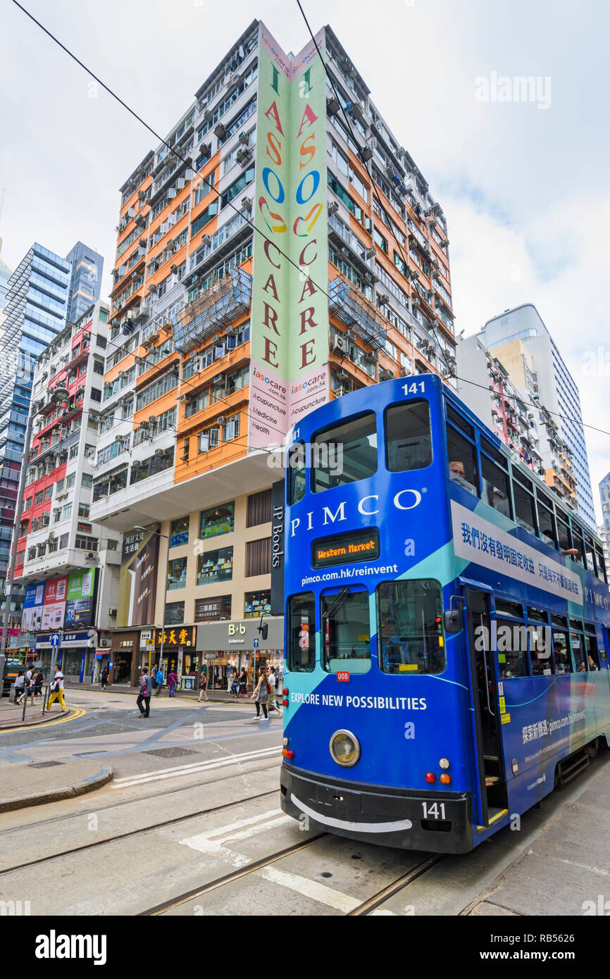 Il tram su Johnston Rd, Wan Chai, Hong Kong Foto Stock