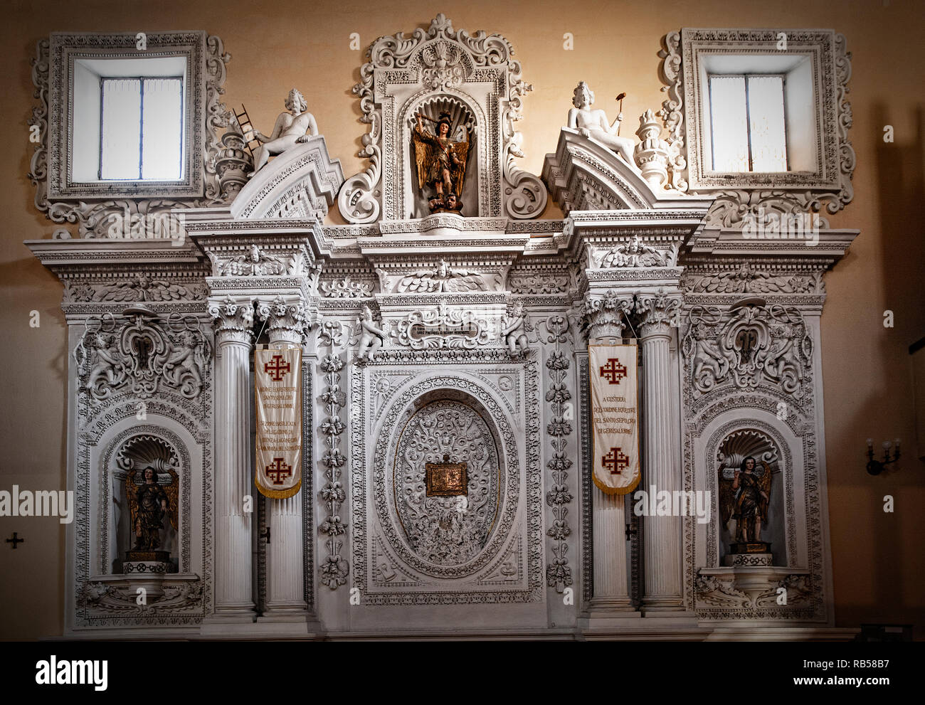 Italia Basilicata Potenza Santa Maria del Sepolcro Chiesa tabernacolo con la reliquia del Sangue di Cristo,l'altare barocco, Foto Stock