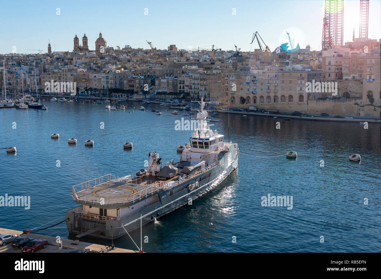 Yacht 6711 Geo Bikini ormeggiato nel porto di La Valletta a Malta Foto Stock