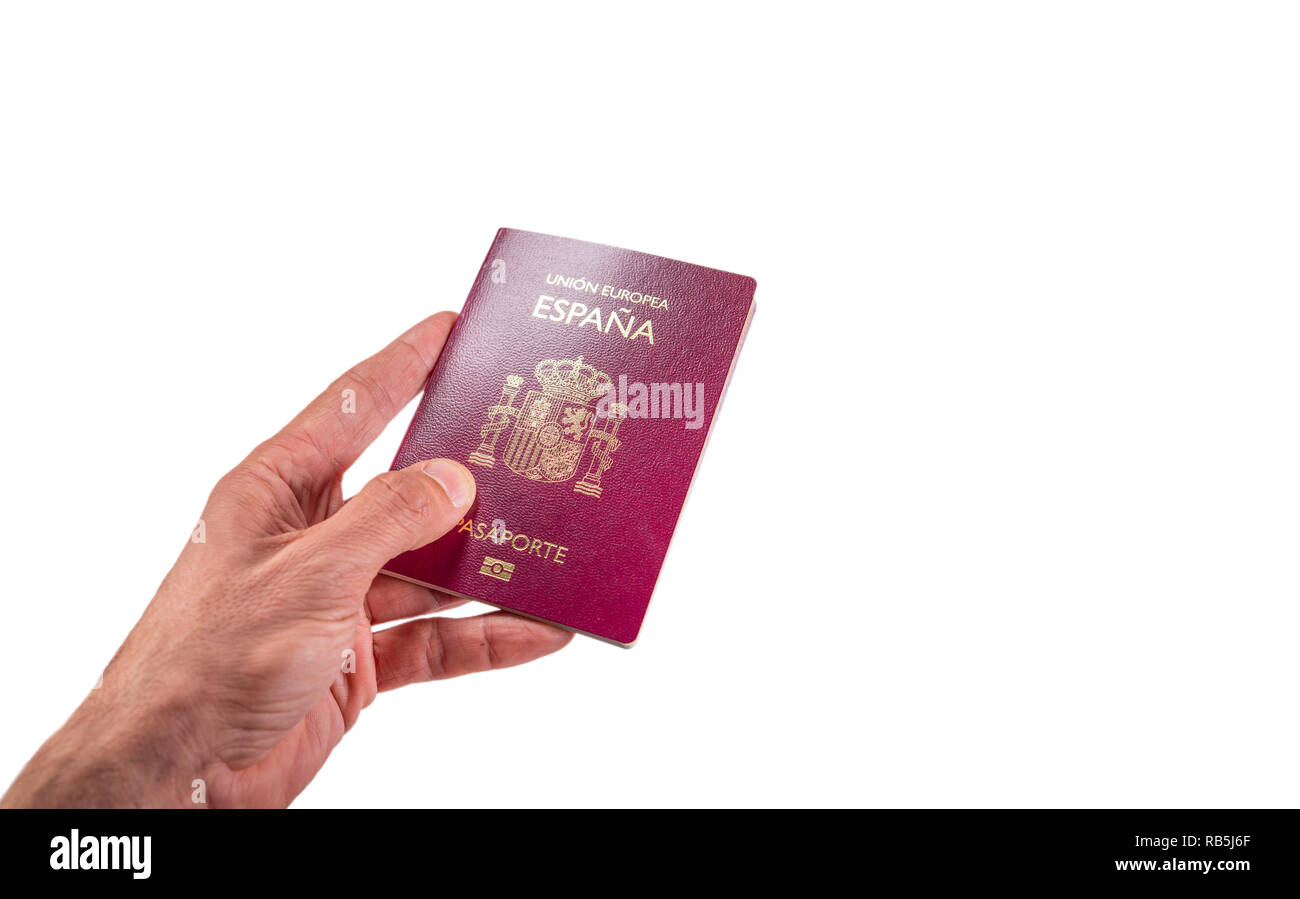 Uomo caucasico mano dando passaporto spagnolo su bianco Foto Stock