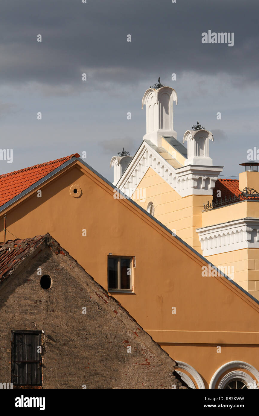 Bellissima vista sul tetto della vecchia, case storiche. Foto Stock