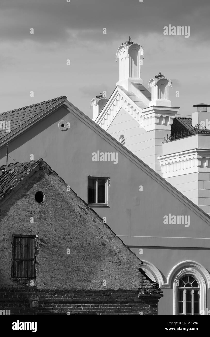 Bellissima vista sul tetto della vecchia, case storiche. Foto Stock