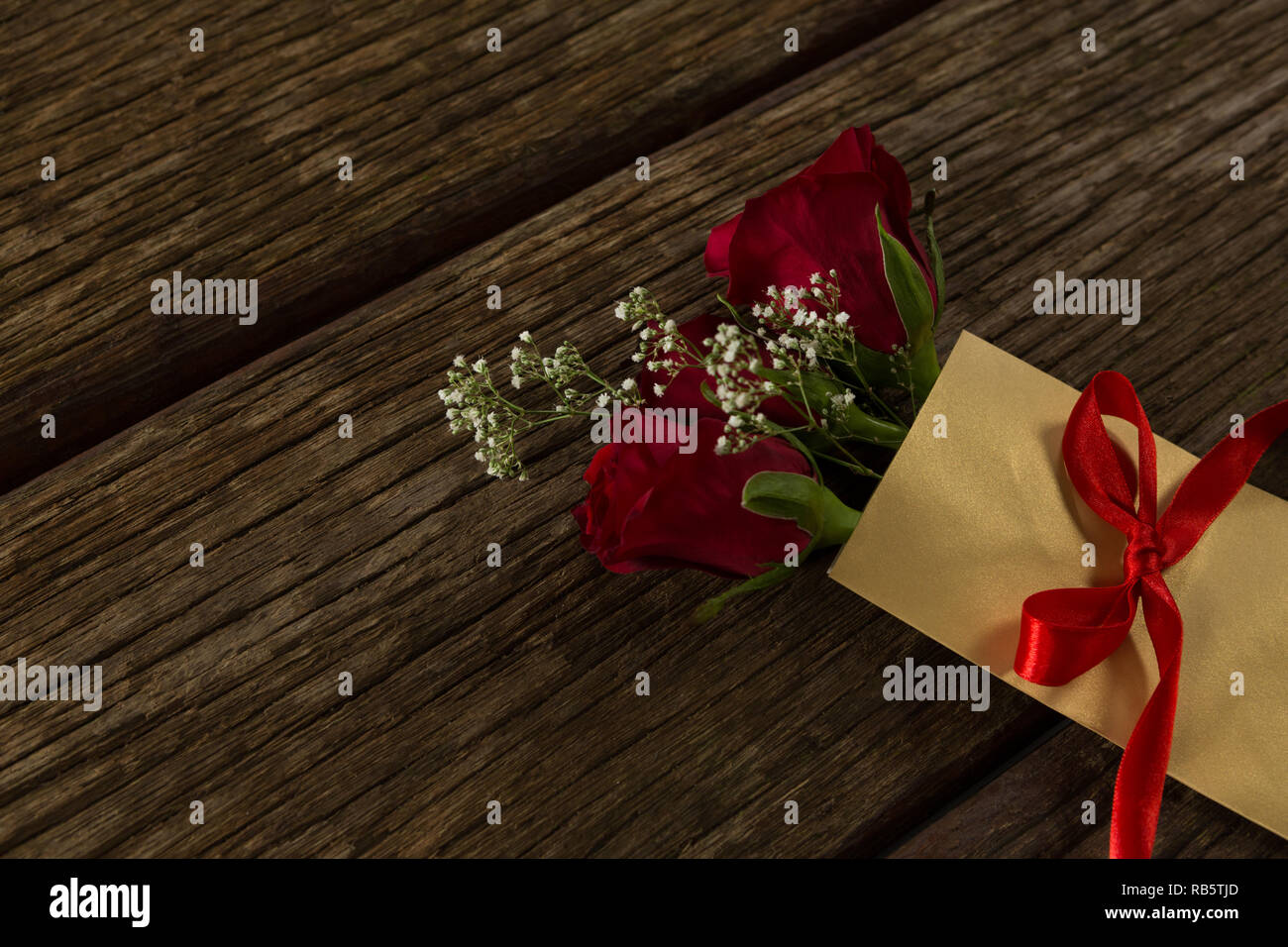 Mazzo di fiori in una scheda Foto Stock